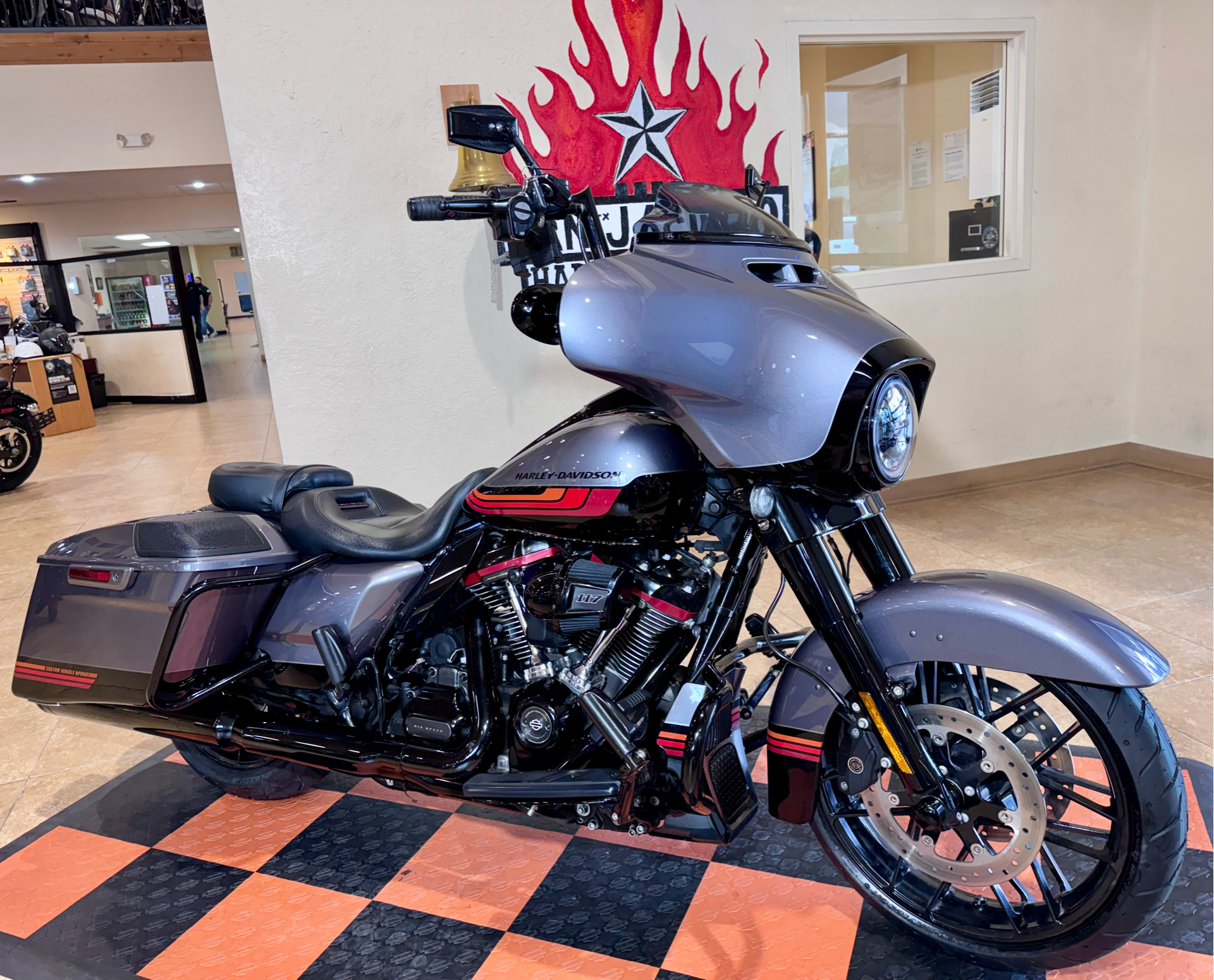 2020 Harley-Davidson CVO™ Street Glide® in Pasadena, Texas - Photo 2