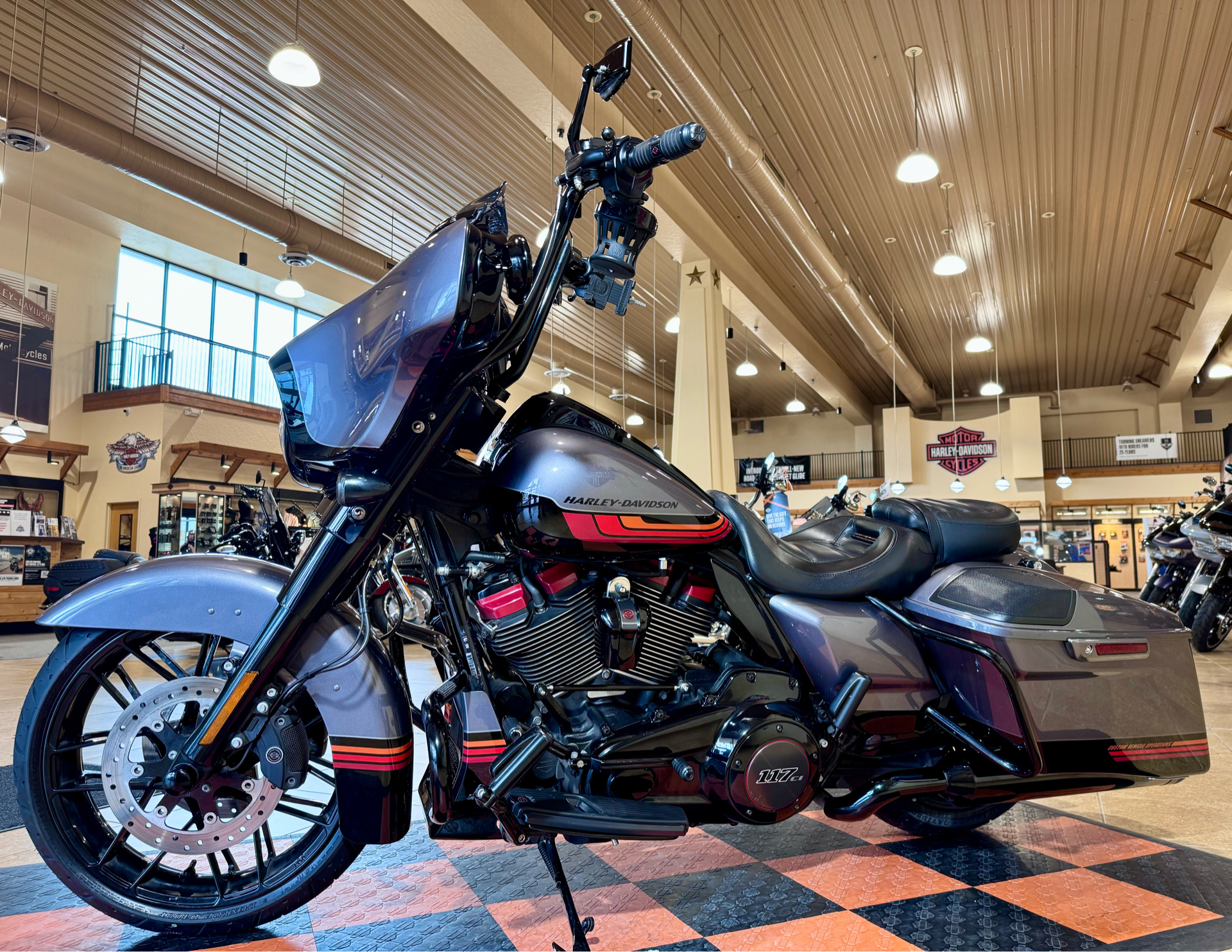 2020 Harley-Davidson CVO™ Street Glide® in Pasadena, Texas - Photo 4