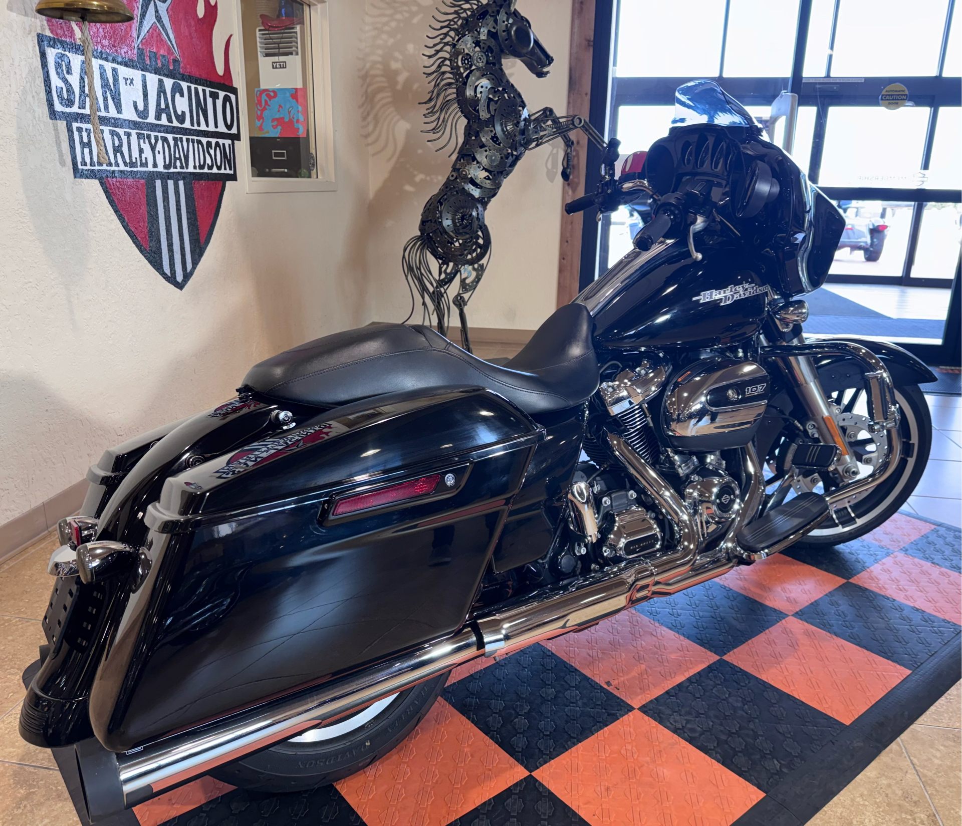 2017 Harley-Davidson Street Glide® Special in Pasadena, Texas - Photo 2