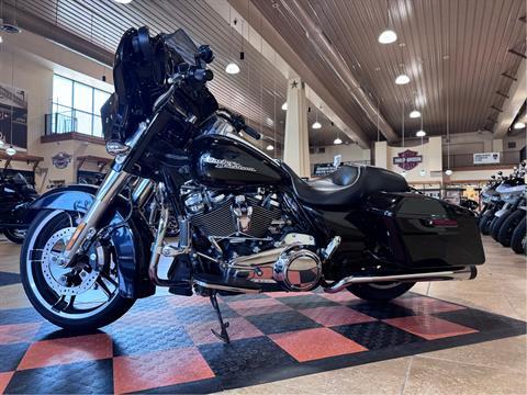 2017 Harley-Davidson Street Glide® Special in Pasadena, Texas - Photo 4