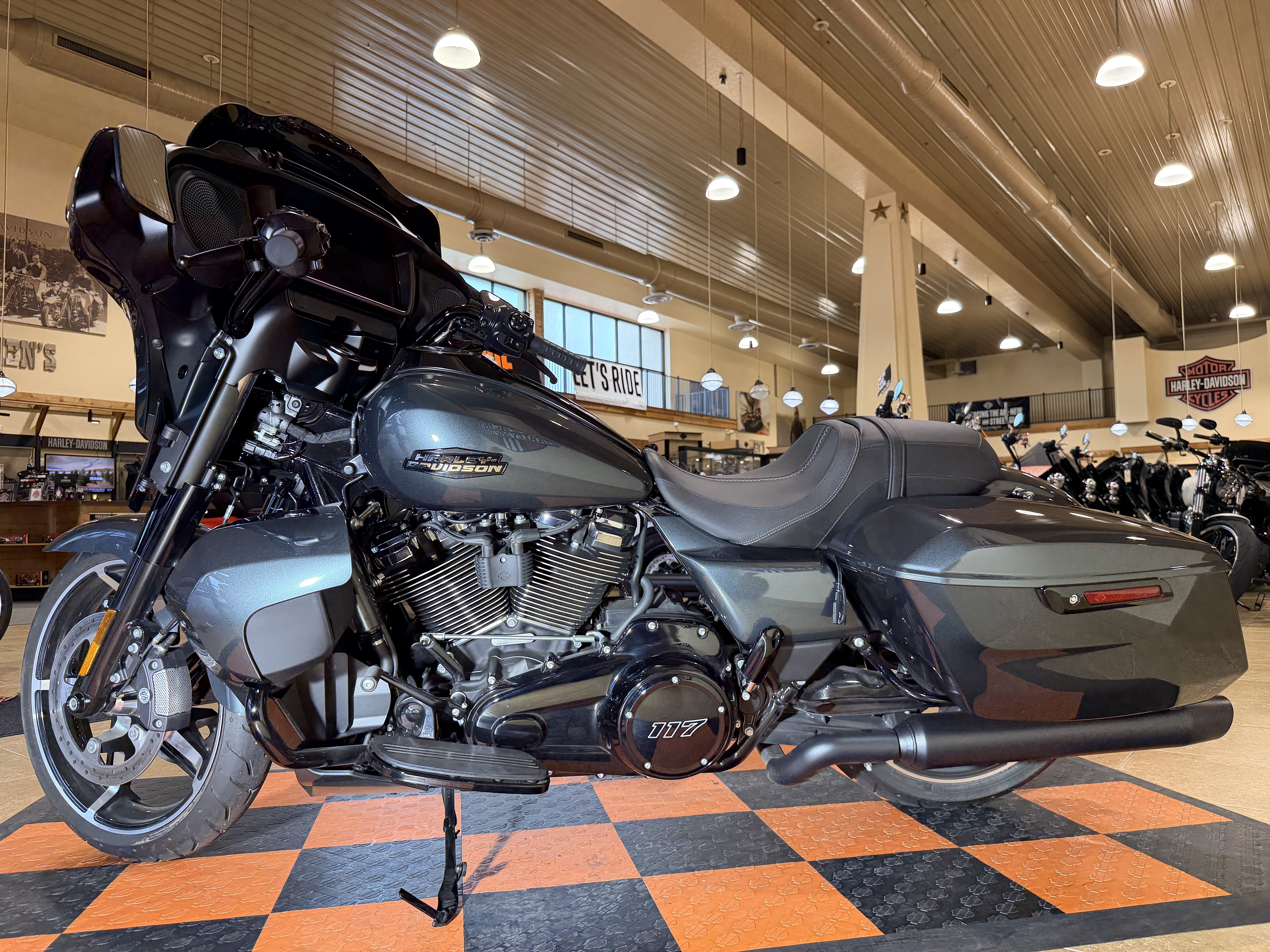 2025 Harley-Davidson Street Glide® in Pasadena, Texas - Photo 4