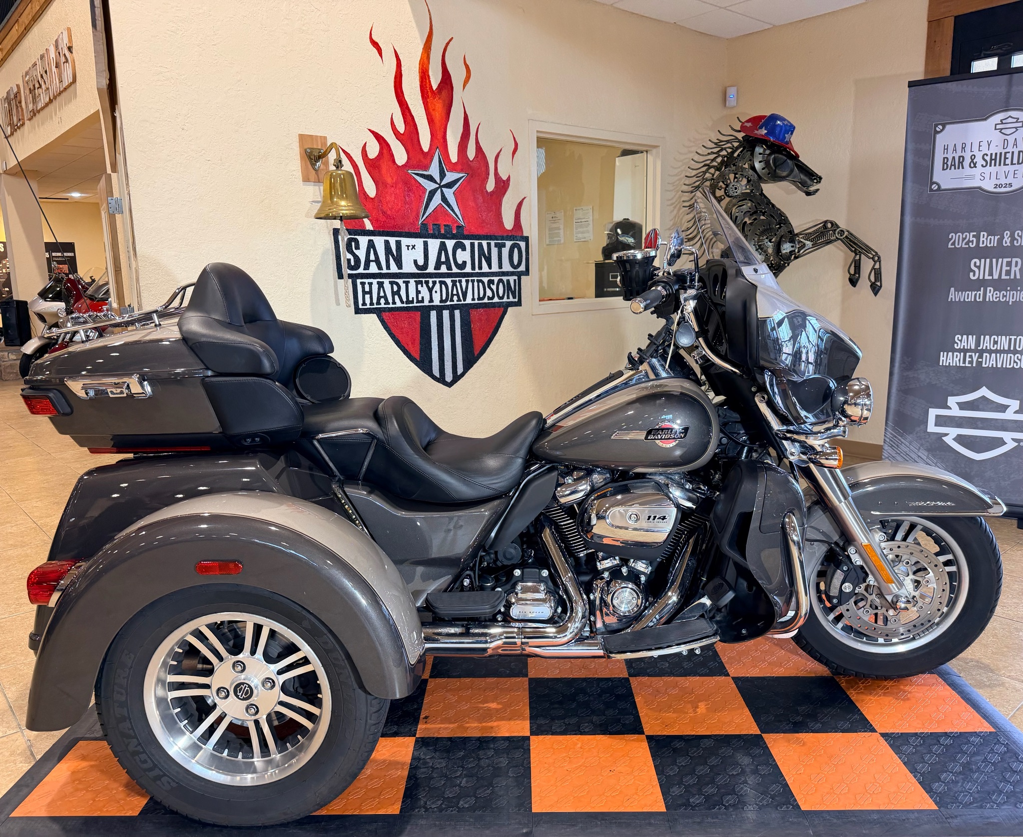 2023 Harley-Davidson Tri Glide® Ultra 1