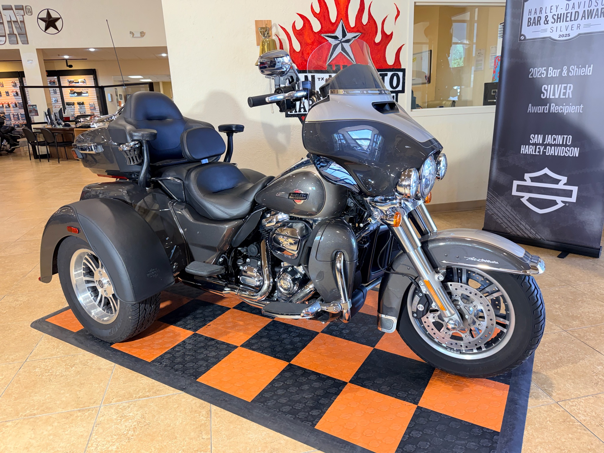 2023 Harley-Davidson Tri Glide® Ultra in Pasadena, Texas - Photo 2
