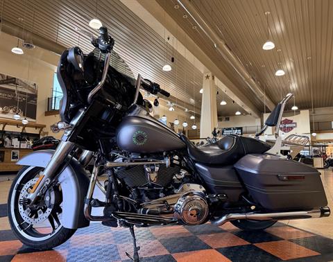 2017 Harley-Davidson Street Glide® Special in Pasadena, Texas - Photo 4