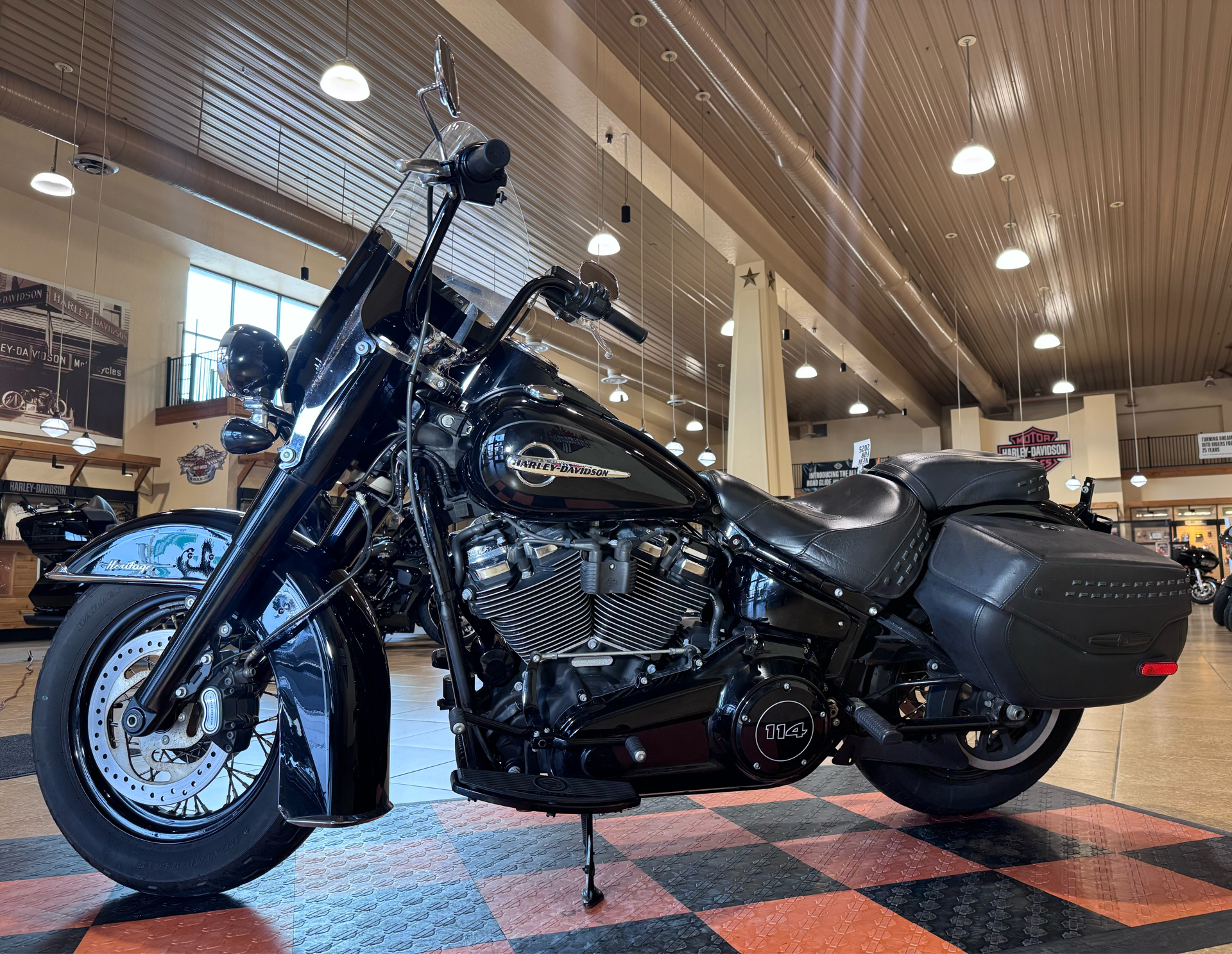 2018 Harley-Davidson Heritage Classic 114 in Pasadena, Texas - Photo 4