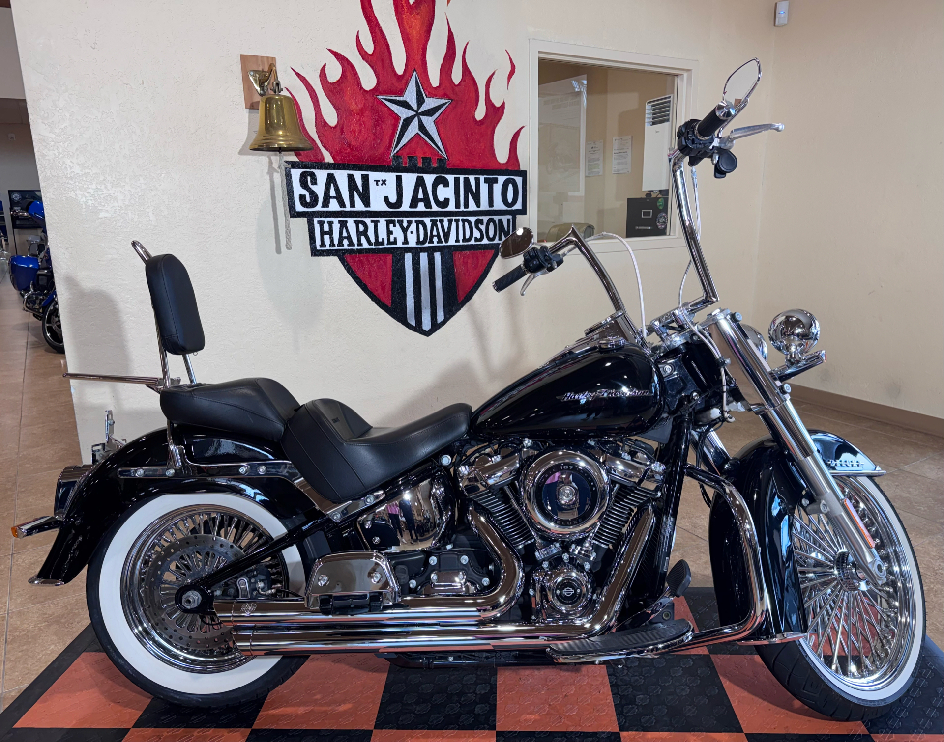 2019 Harley-Davidson Deluxe in Pasadena, Texas - Photo 1