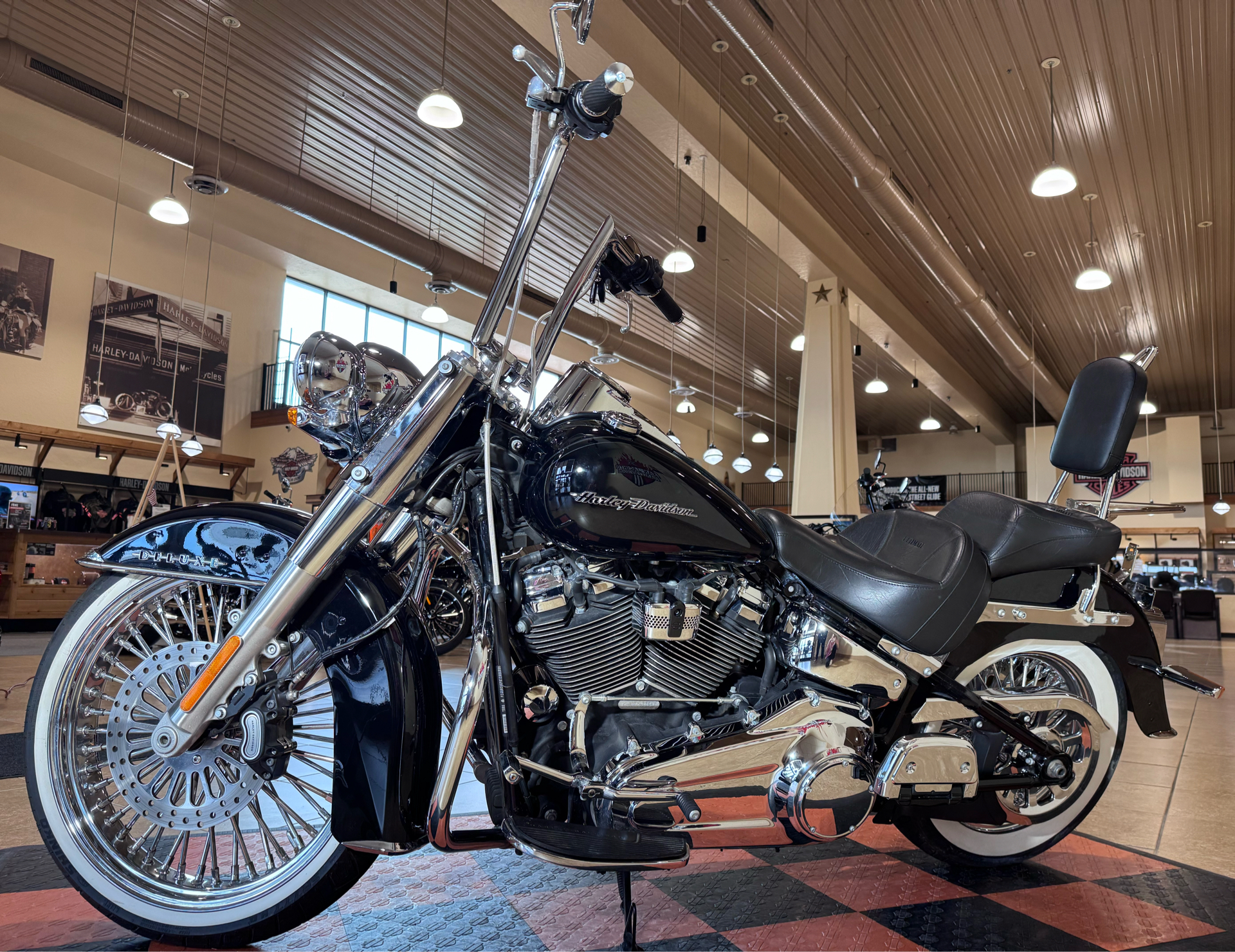 2019 Harley-Davidson Deluxe in Pasadena, Texas - Photo 4