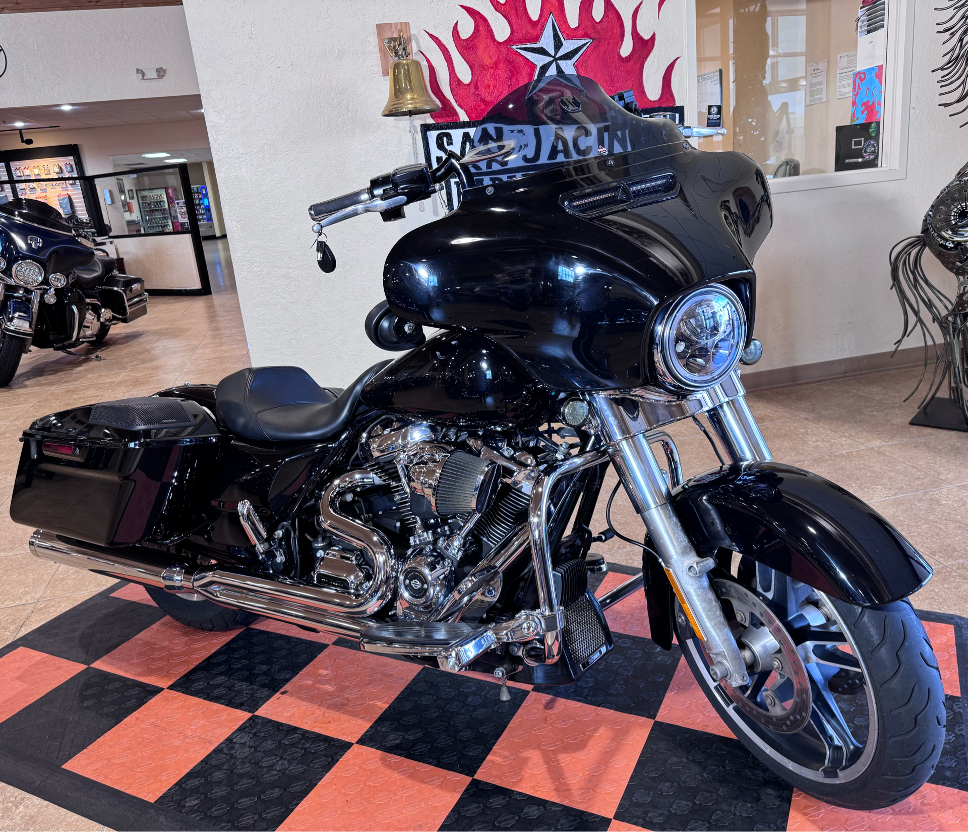 2019 Harley-Davidson Street Glide® in Pasadena, Texas - Photo 2