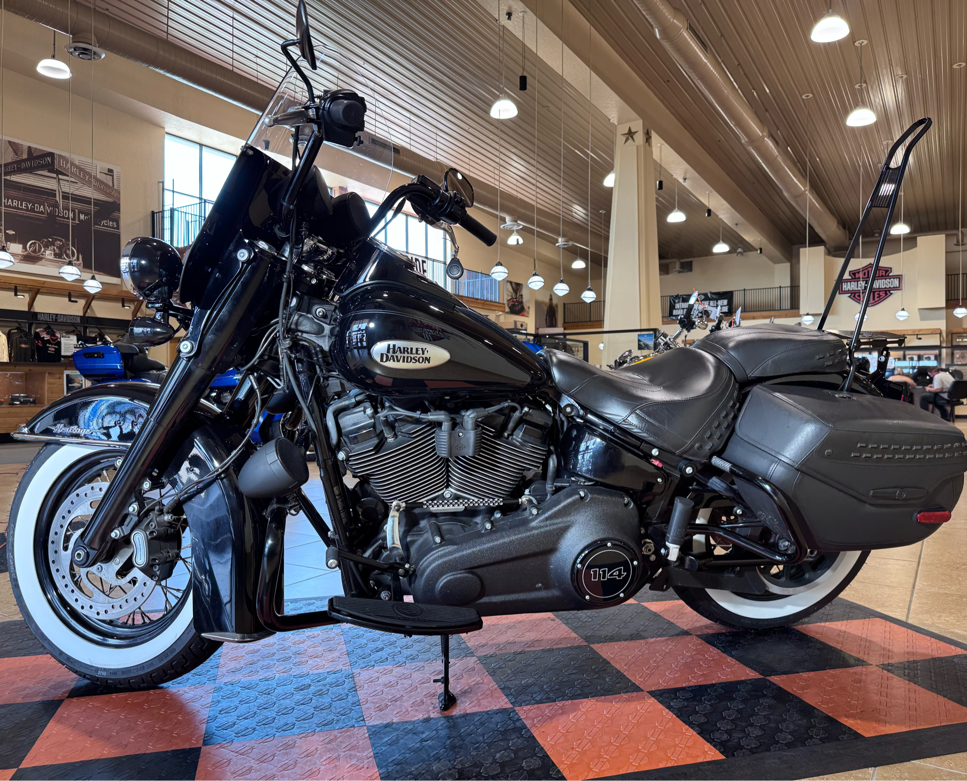 2023 Harley-Davidson Heritage Classic 114 in Pasadena, Texas - Photo 4