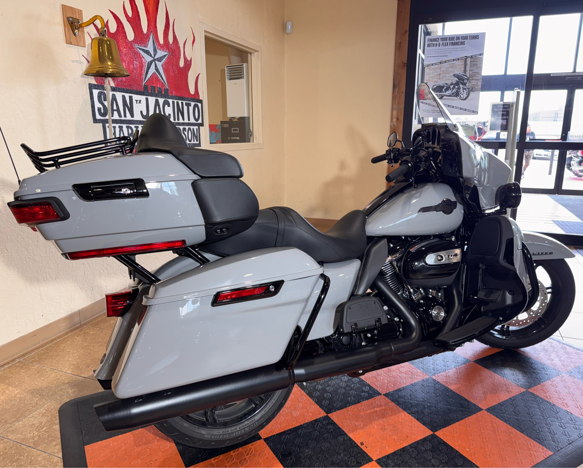 2024 Harley-Davidson Ultra Limited® in Pasadena, Texas - Photo 2