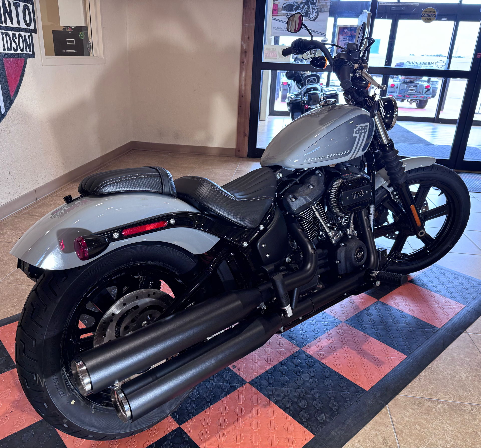 2024 Harley-Davidson Street Bob® 114 in Pasadena, Texas - Photo 2