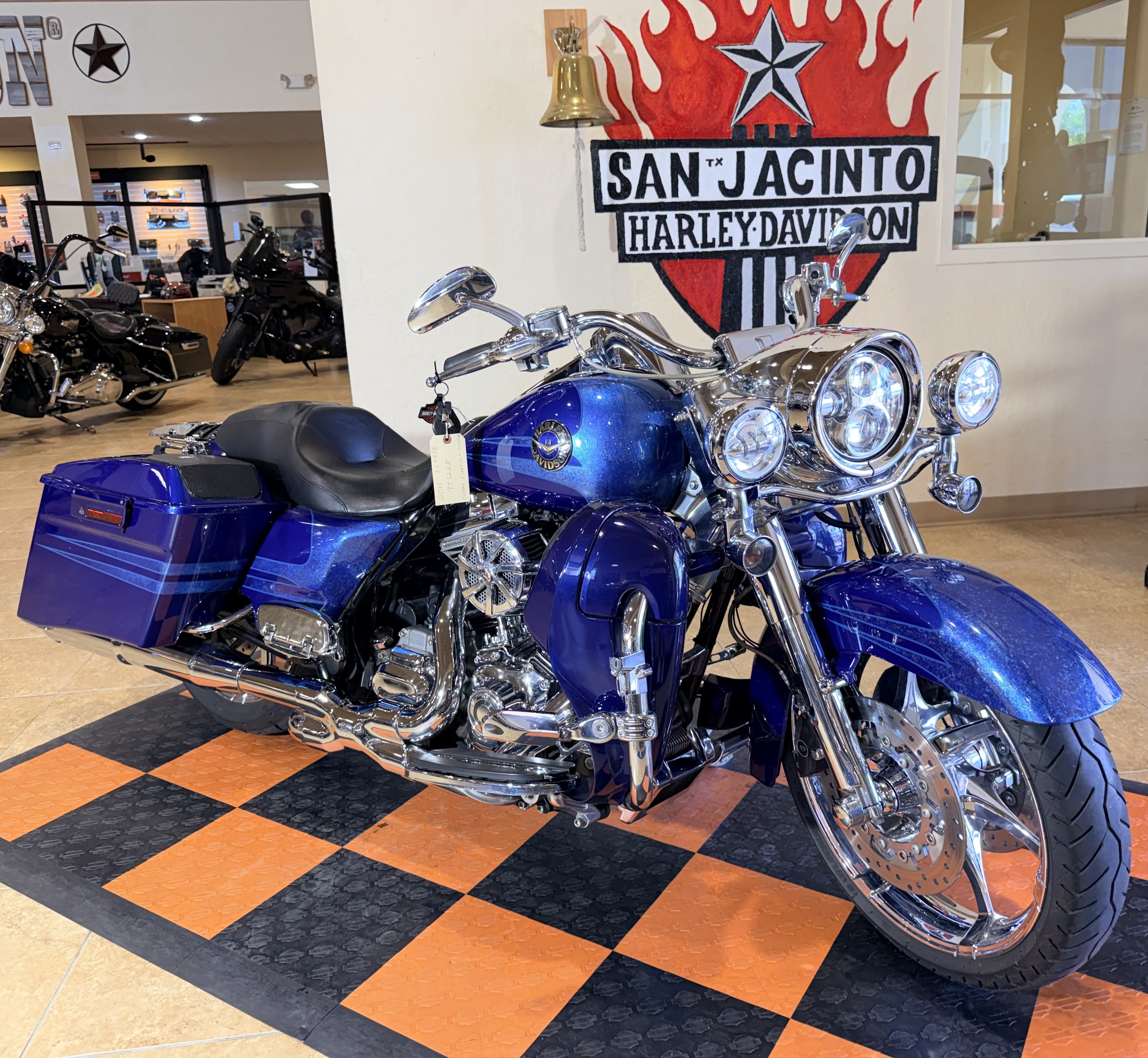 2013 Harley-Davidson CVO™ Road King® in Pasadena, Texas - Photo 3