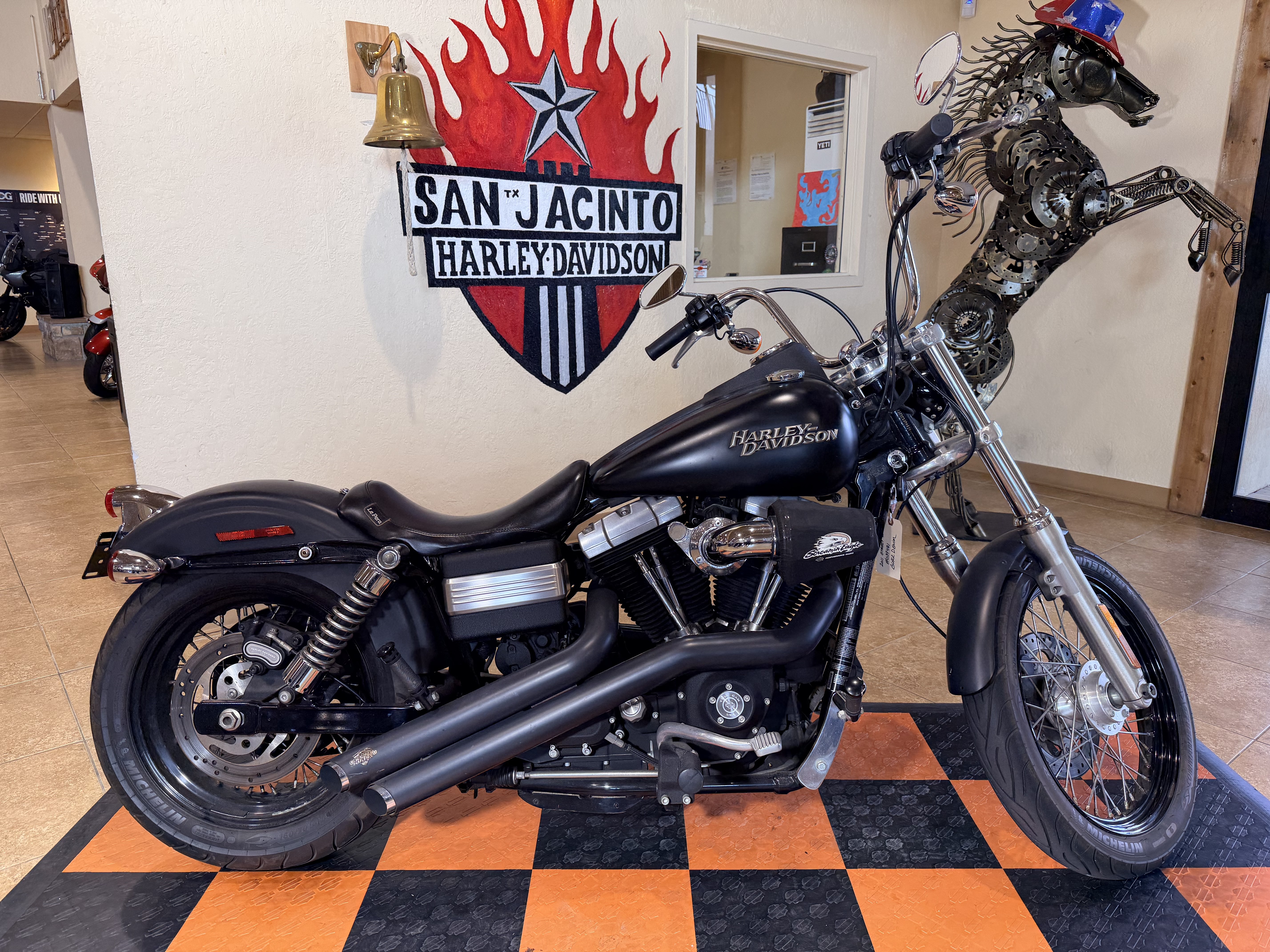 2011 Harley-Davidson Dyna® Street Bob® in Pasadena, Texas - Photo 1