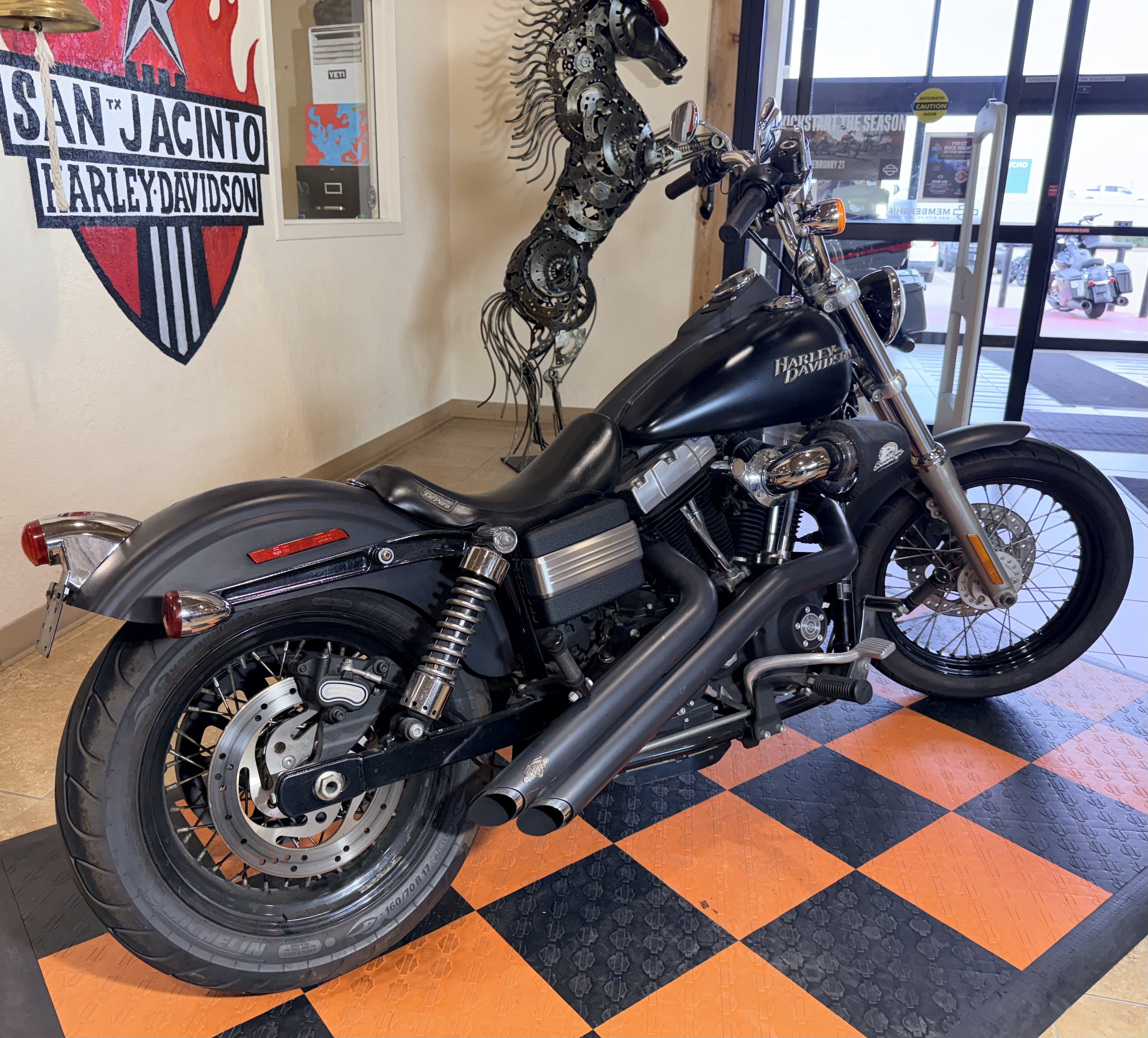 2011 Harley-Davidson Dyna® Street Bob® in Pasadena, Texas - Photo 2