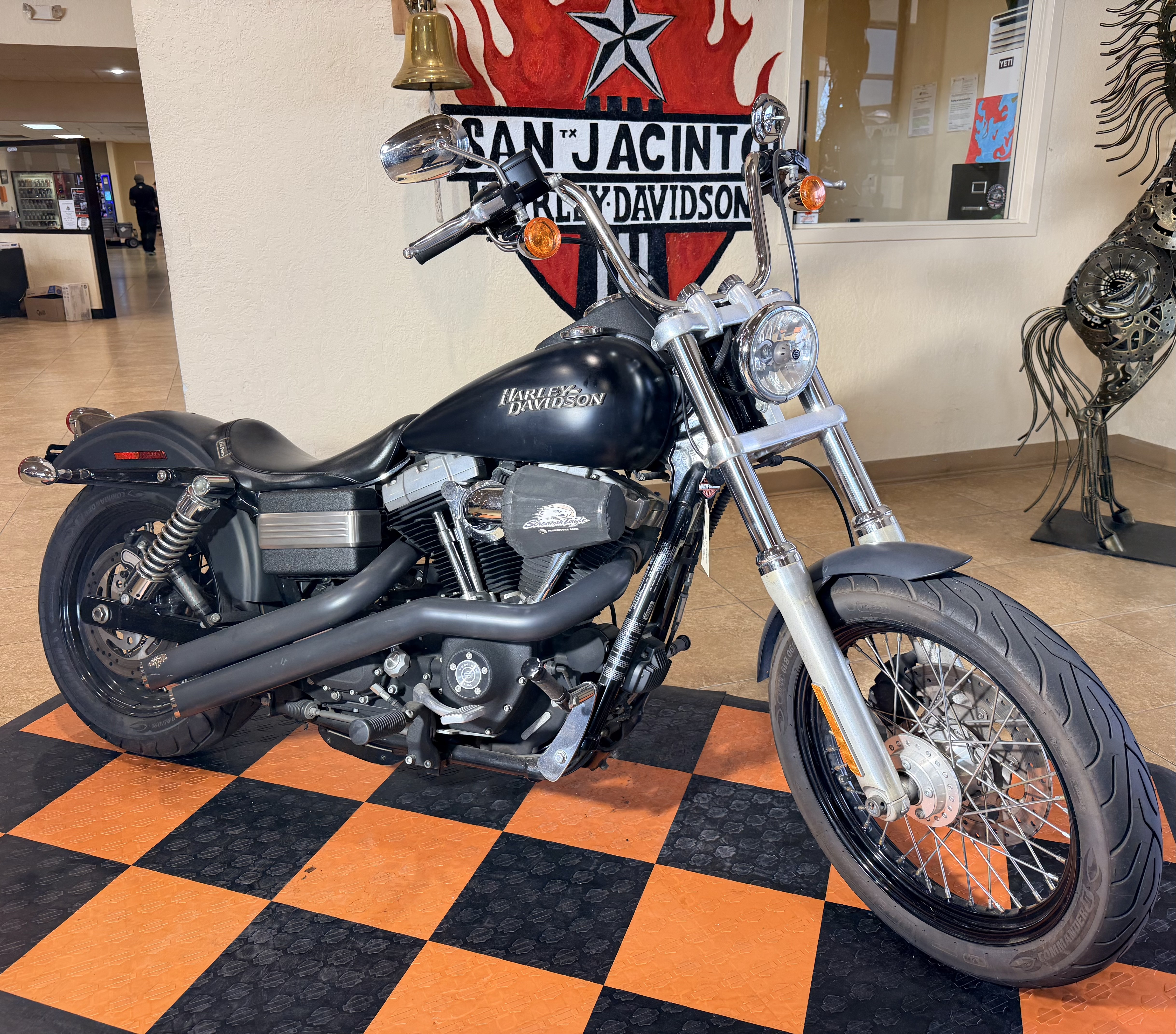 2011 Harley-Davidson Dyna® Street Bob® in Pasadena, Texas - Photo 3
