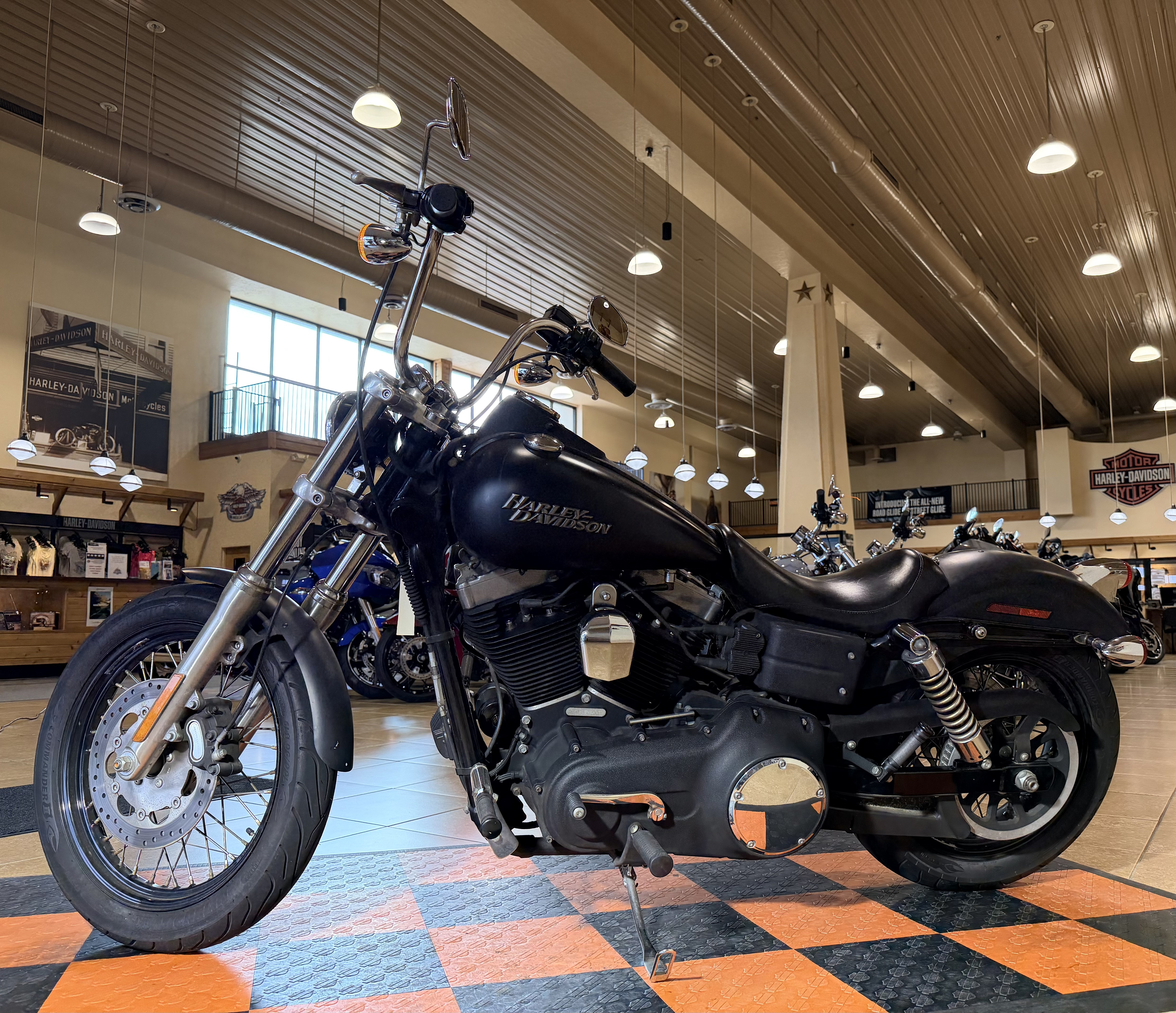 2011 Harley-Davidson Dyna® Street Bob® in Pasadena, Texas - Photo 4