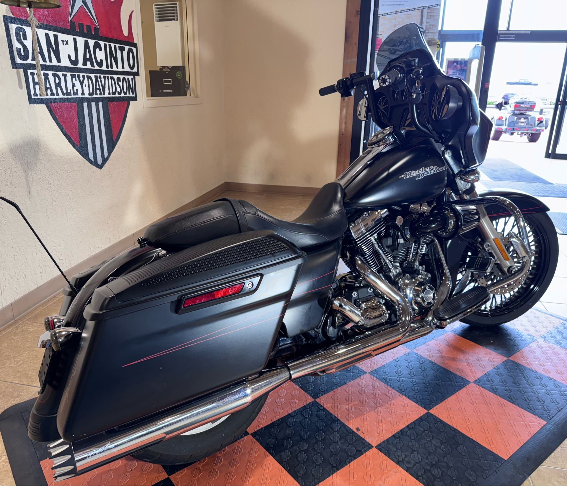 2015 Harley-Davidson Street Glide® Special in Pasadena, Texas - Photo 2
