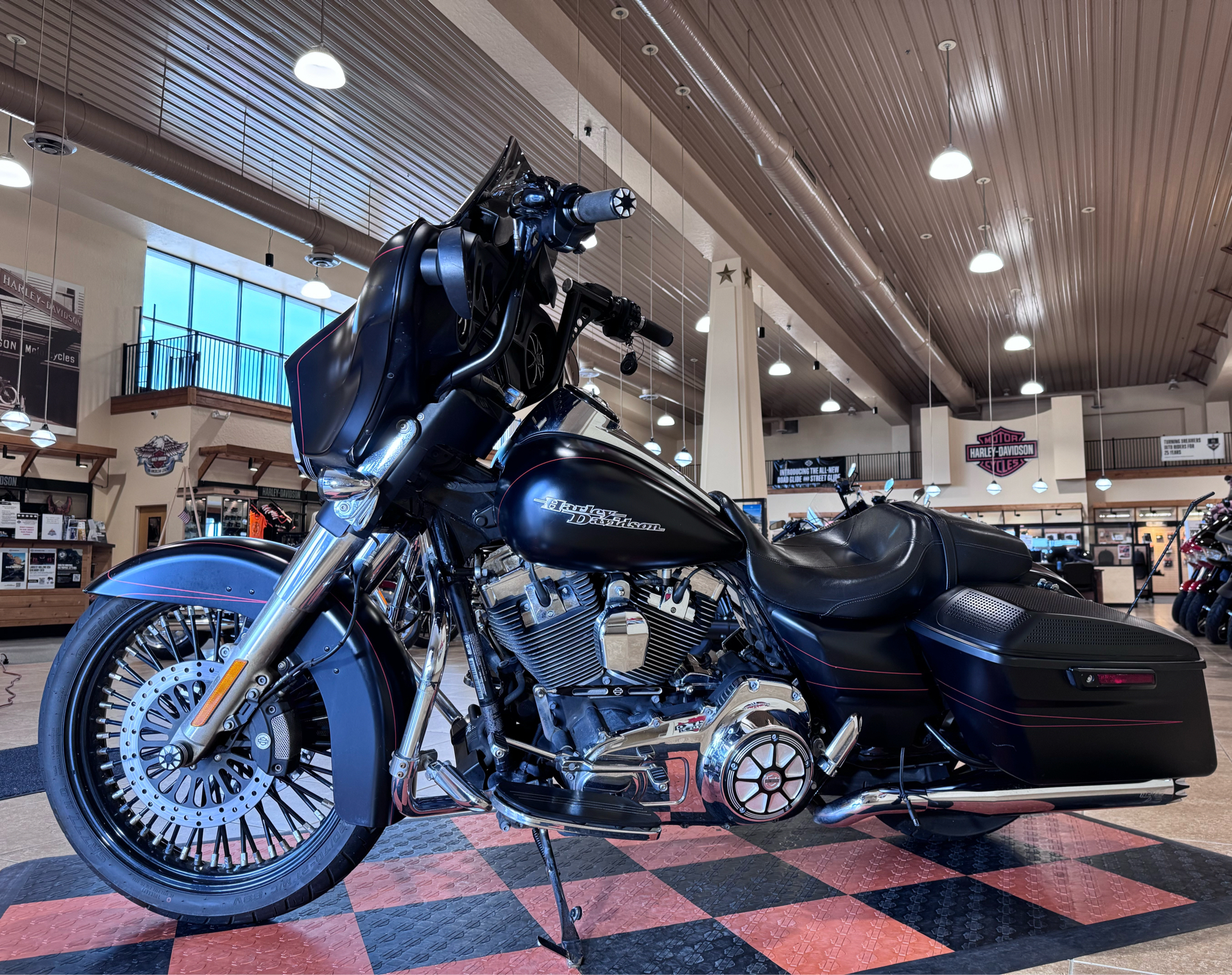 2015 Harley-Davidson Street Glide® Special in Pasadena, Texas - Photo 4