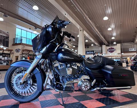2015 Harley-Davidson Street Glide® Special in Pasadena, Texas - Photo 4