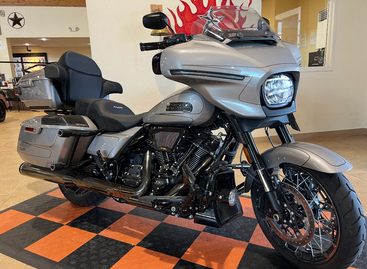 2023 Harley-Davidson CVO™ Street Glide® in Pasadena, Texas - Photo 2