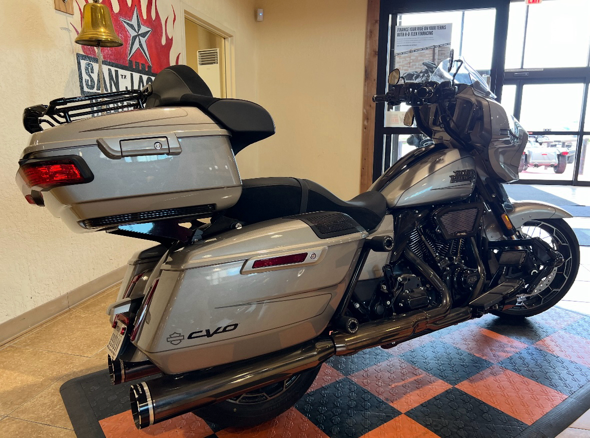 2023 Harley-Davidson CVO™ Street Glide® in Pasadena, Texas - Photo 3