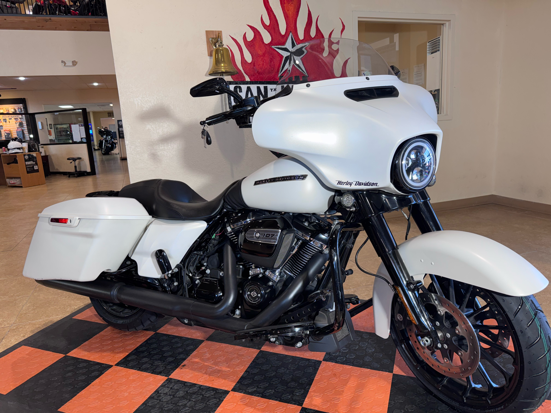 2018 Harley-Davidson Street Glide® Special in Pasadena, Texas - Photo 2