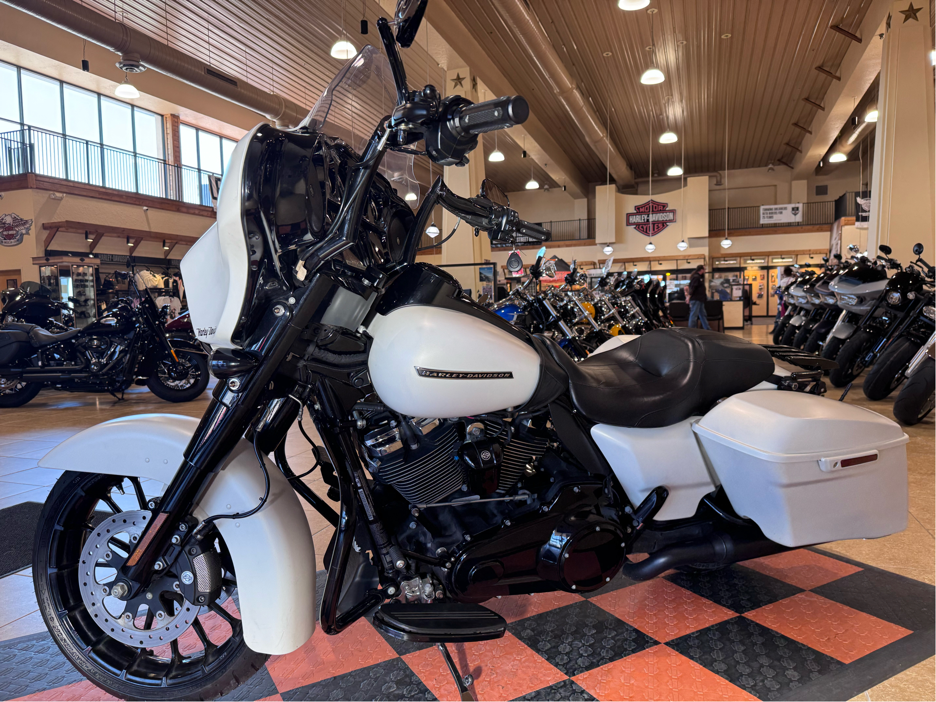 2018 Harley-Davidson Street Glide® Special in Pasadena, Texas - Photo 4