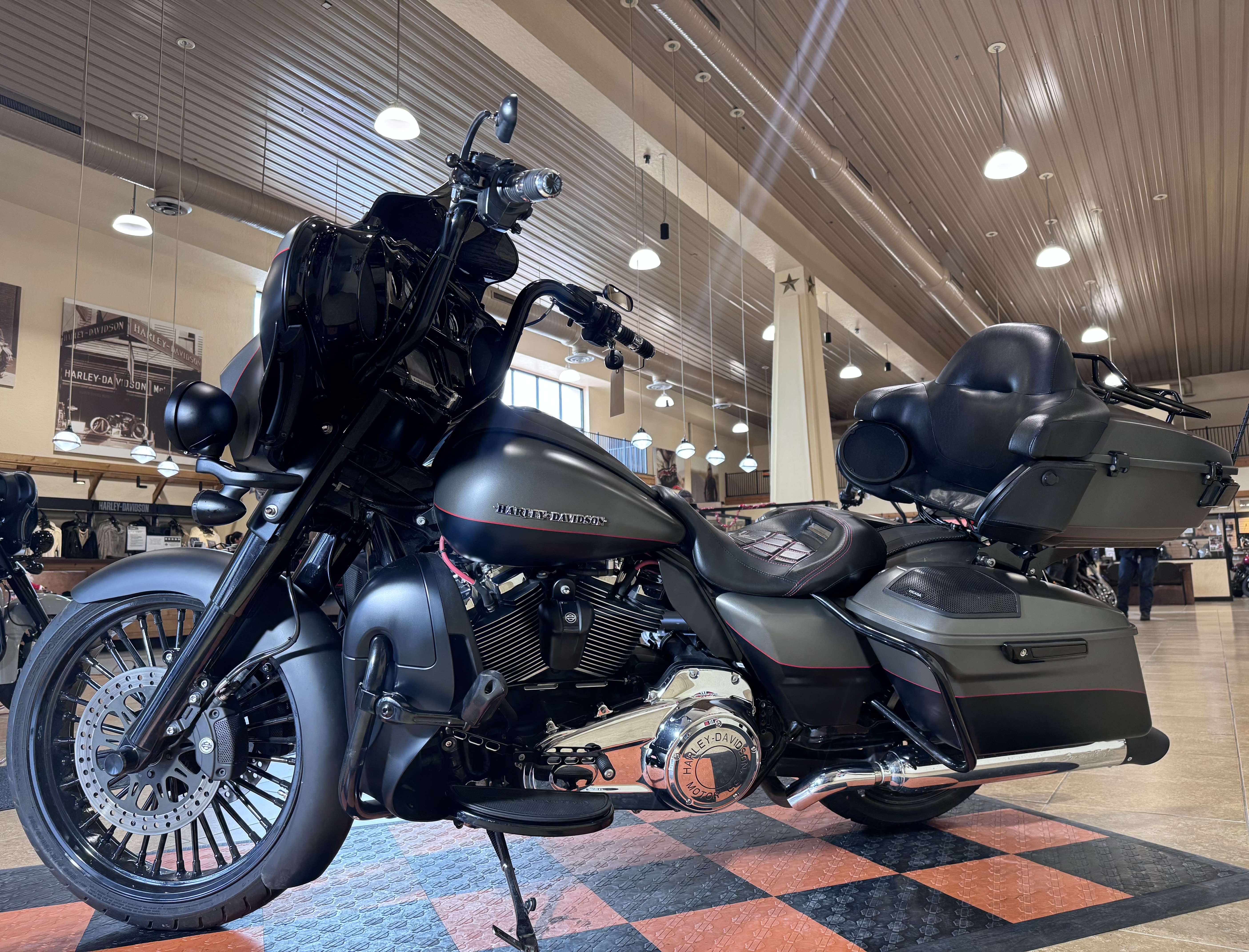 2018 Harley-Davidson Ultra Limited in Pasadena, Texas - Photo 4