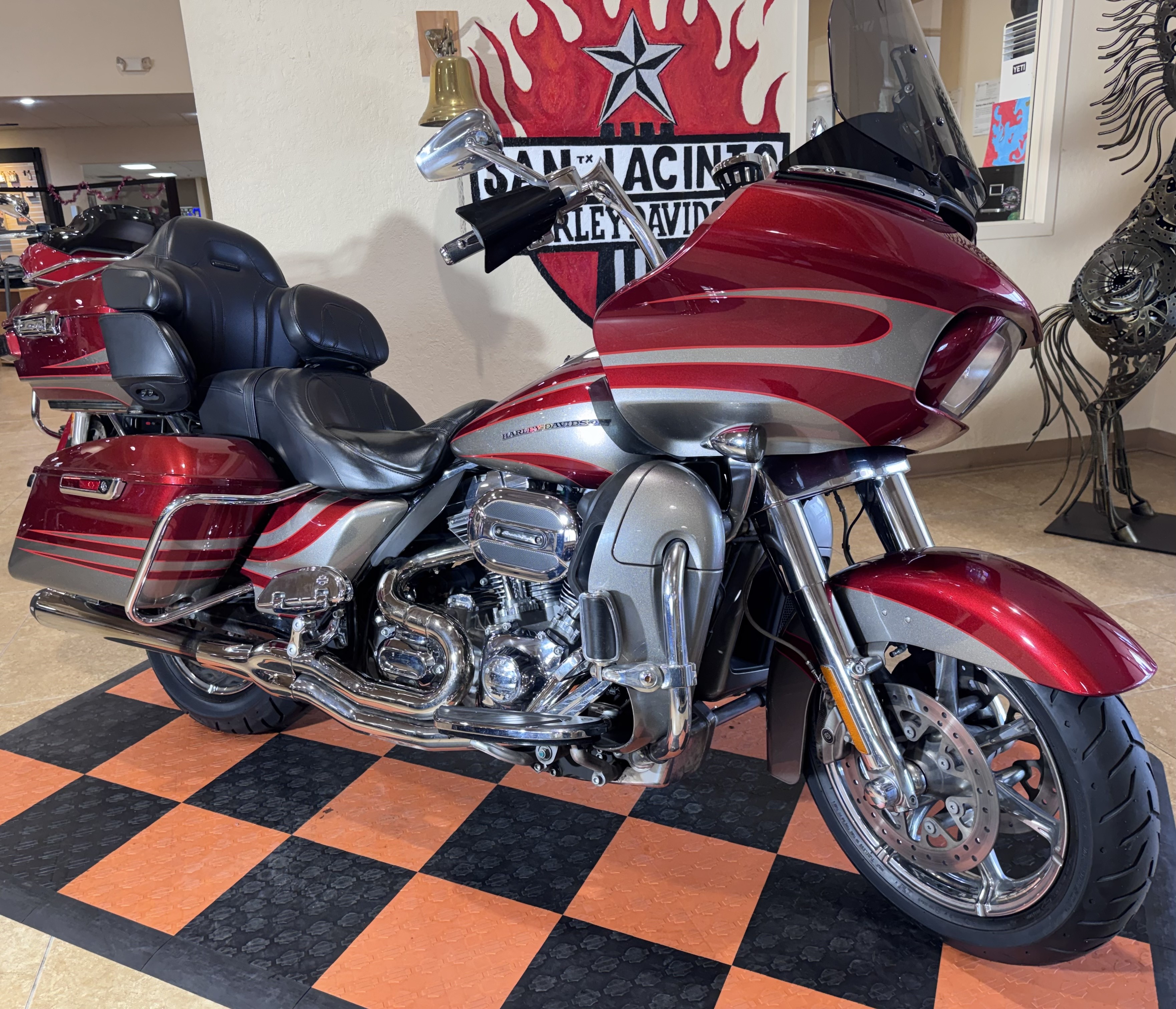 2016 Harley-Davidson CVO™ Road Glide™ Ultra in Pasadena, Texas - Photo 3