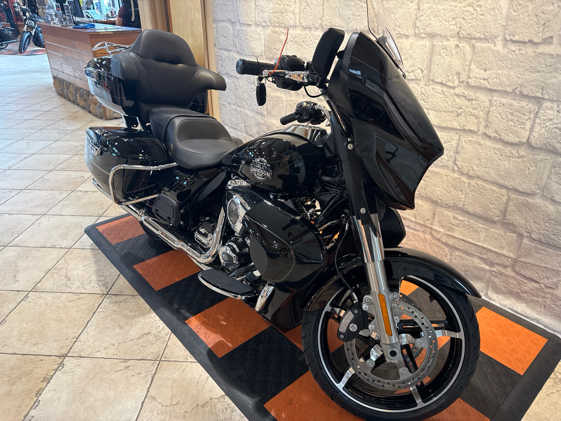 2025 Harley-Davidson Street Glide® Ultra in Houston, Texas - Photo 2