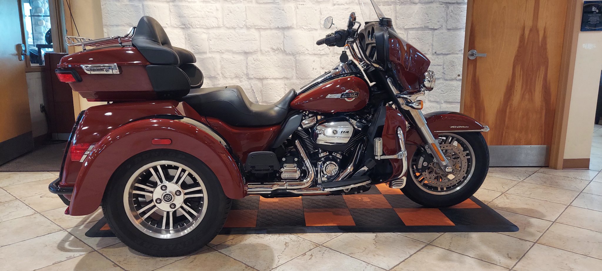 2024 Harley-Davidson Tri Glide® Ultra 1