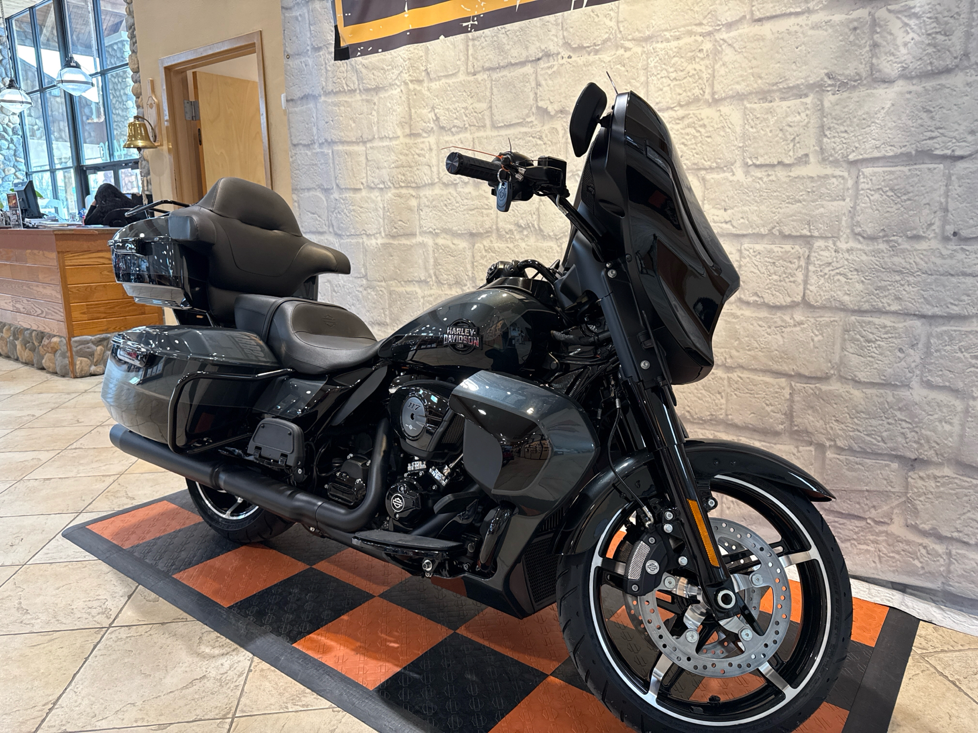 2025 Harley-Davidson Street Glide® Ultra in Houston, Texas - Photo 2