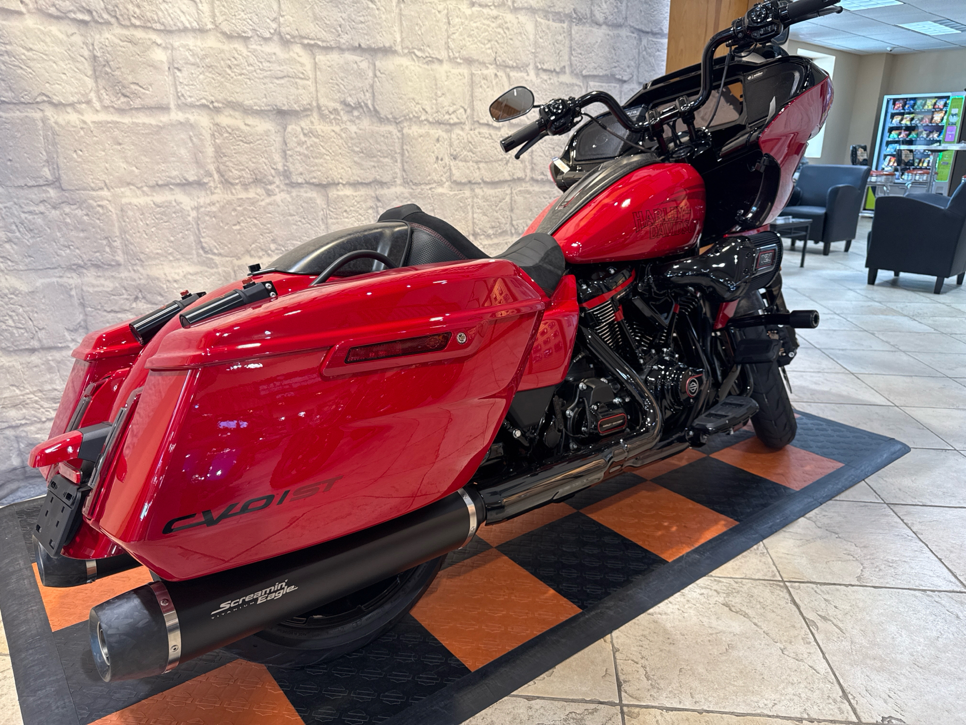 2025 Harley-Davidson CVO™ Road Glide® ST in Houston, Texas - Photo 3