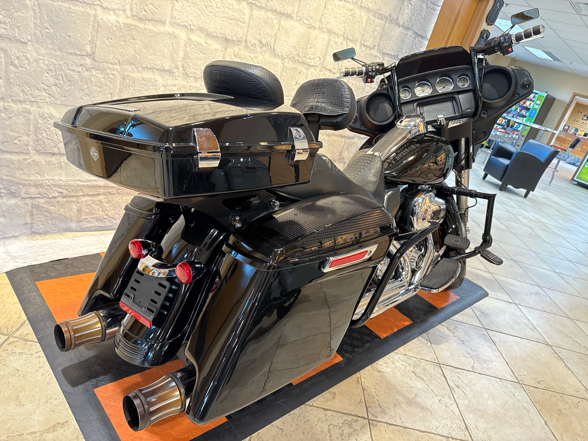 2016 Harley-Davidson Electra Glide® Ultra Classic® in Houston, Texas - Photo 4