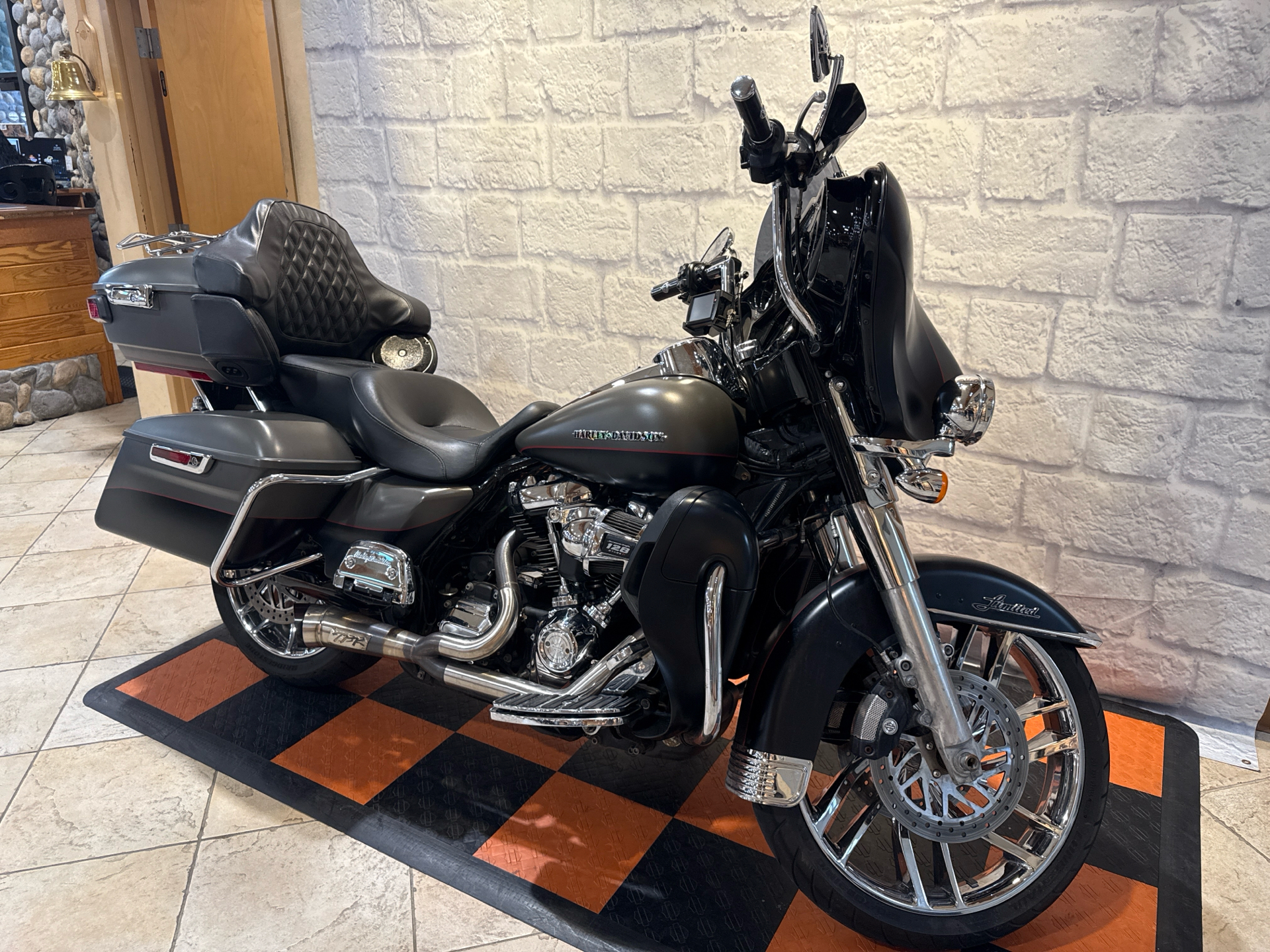 2019 Harley-Davidson Ultra Limited in Houston, Texas - Photo 2