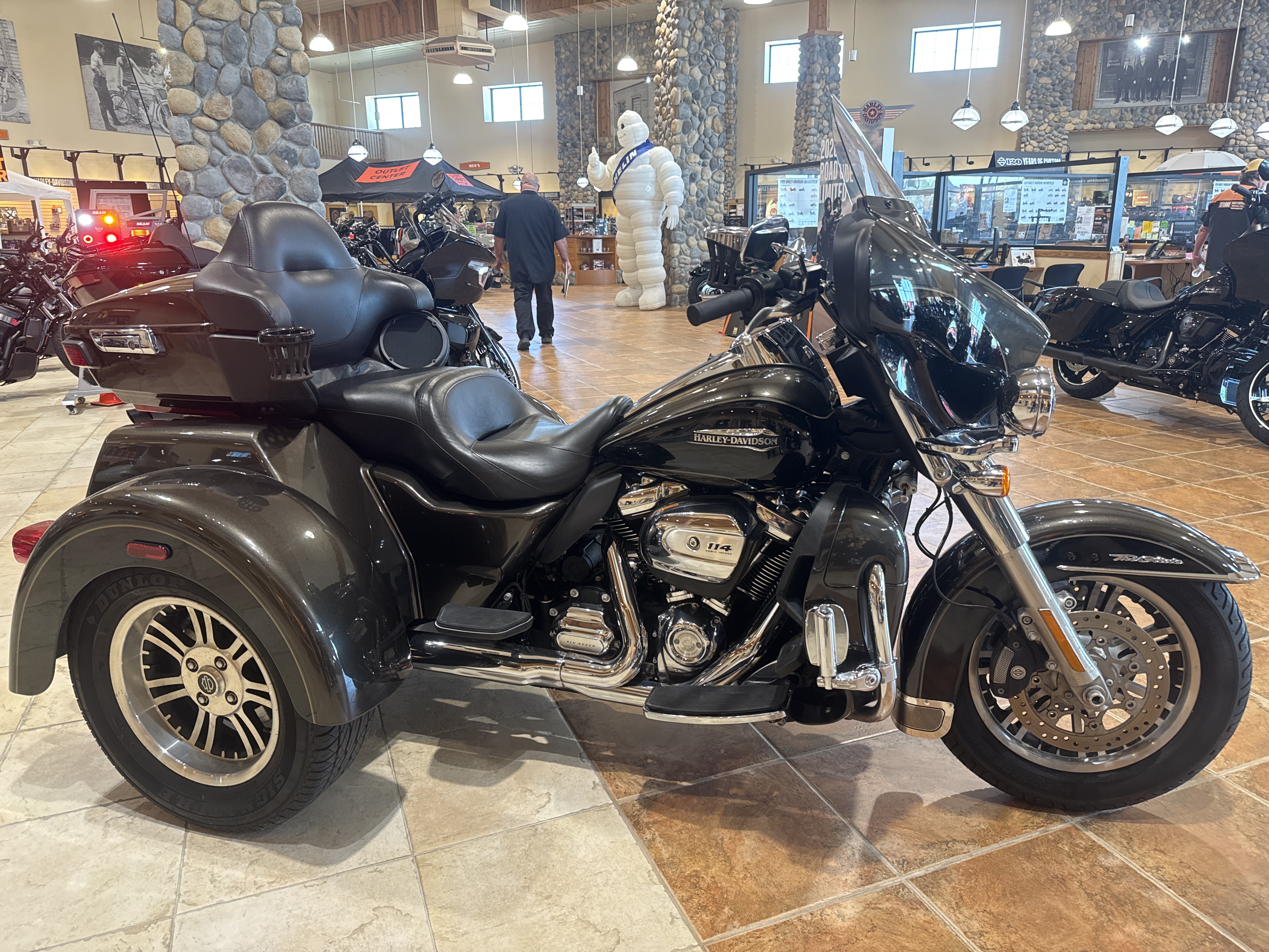 2020 Harley-Davidson Tri Glide® Ultra in Houston, Texas - Photo 2