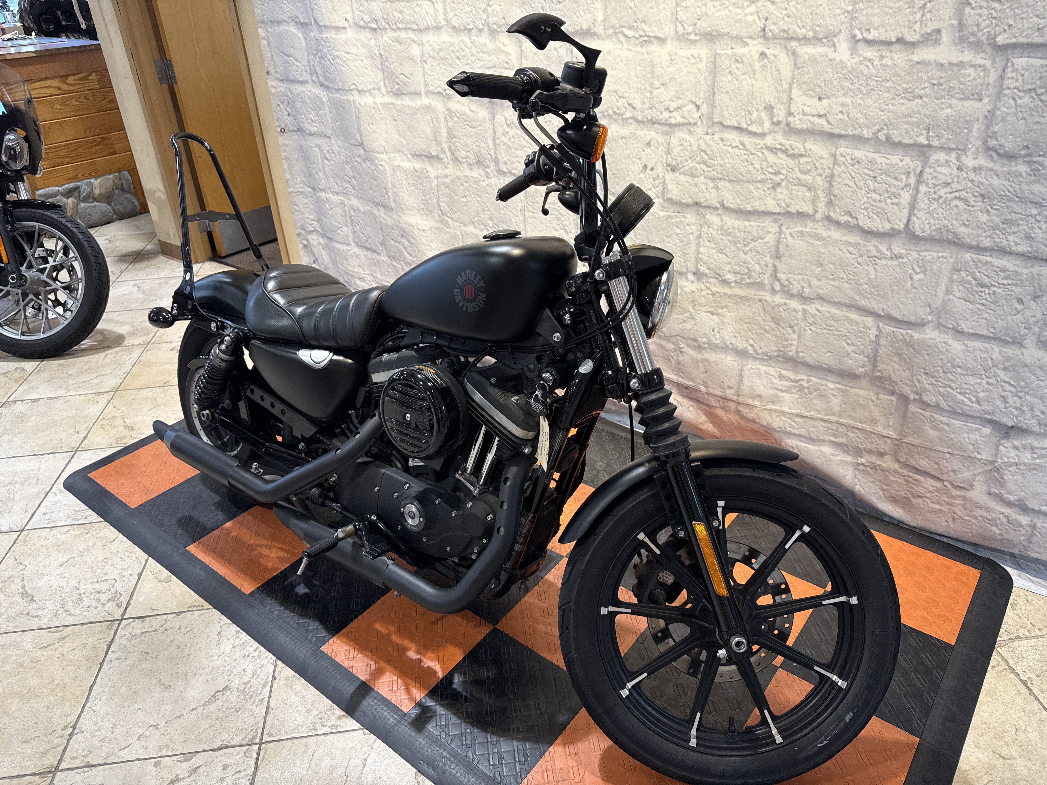 2020 Harley-Davidson IRON 883 in Houston, Texas - Photo 2
