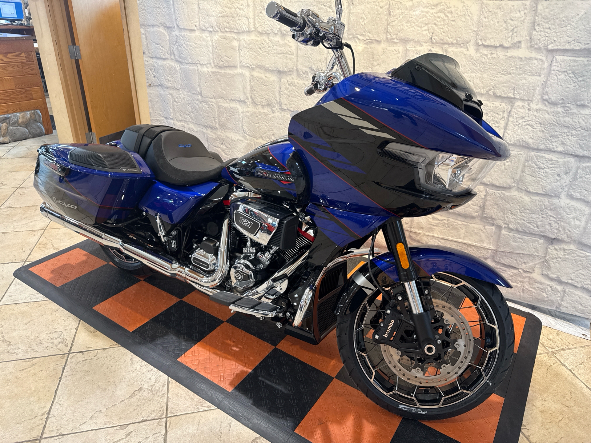 2025 Harley-Davidson CVO™ Road Glide® in Houston, Texas - Photo 2