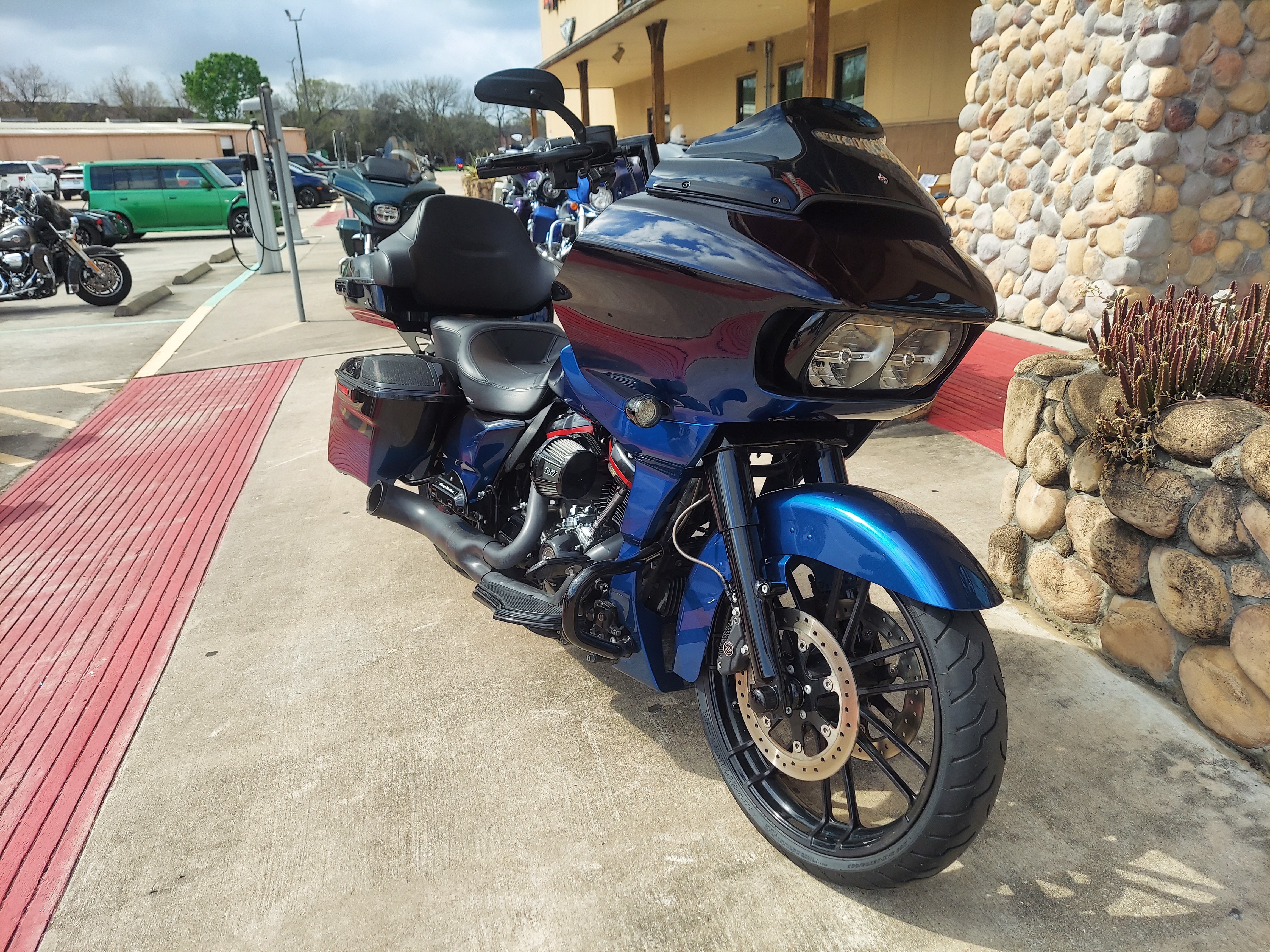 2019 Harley-Davidson CVO™ Road Glide® in Houston, Texas - Photo 2