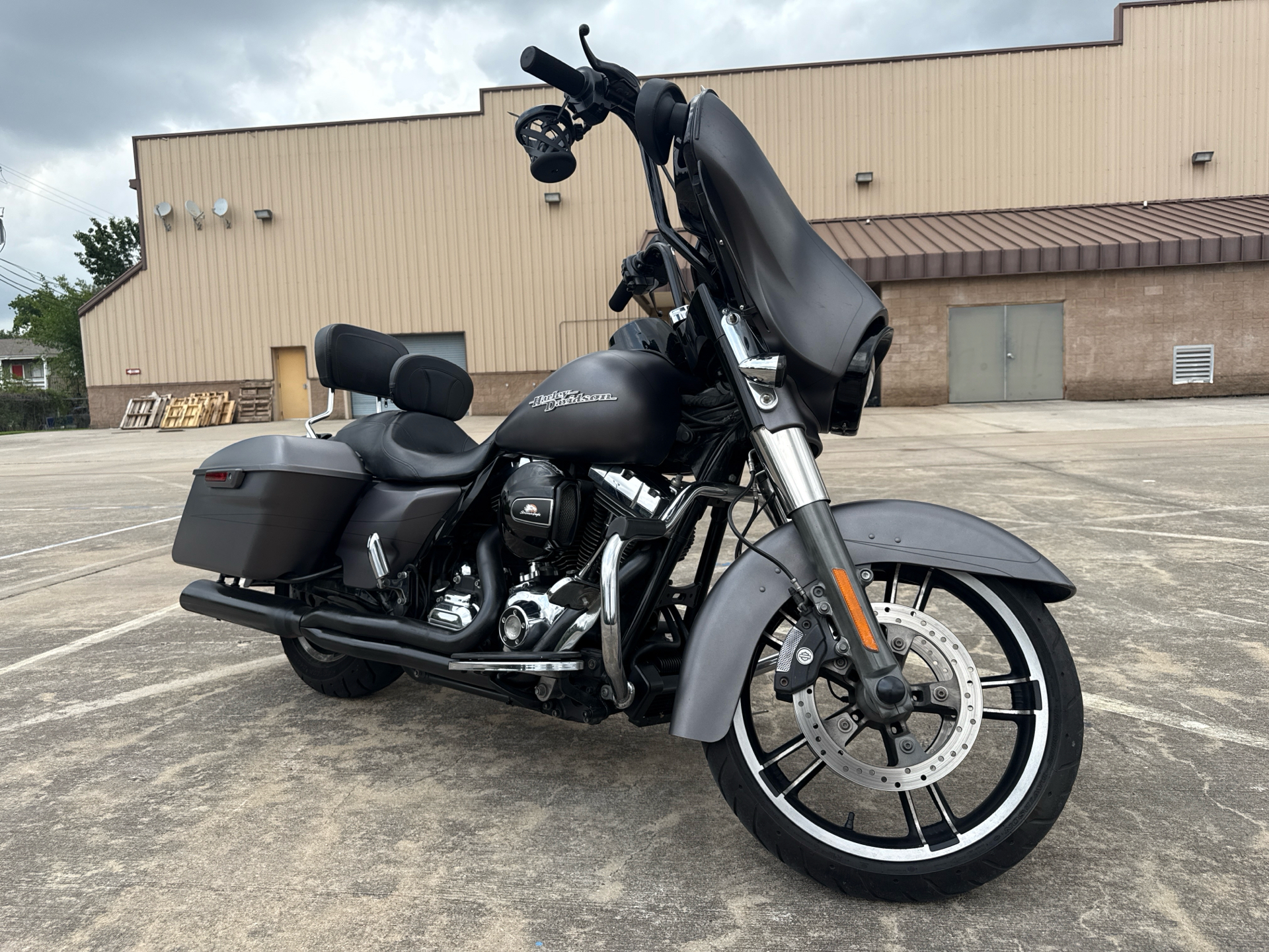 2016 Harley-Davidson Street Glide® Special in Houston, Texas - Photo 2