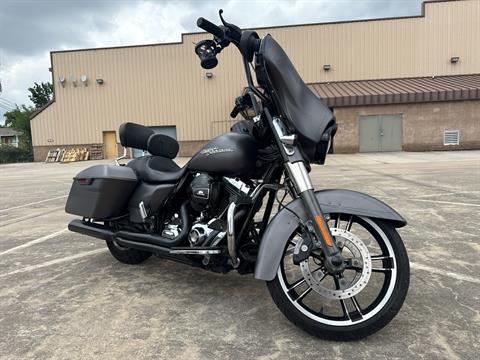 2016 Harley-Davidson Street Glide® Special in Houston, Texas - Photo 2