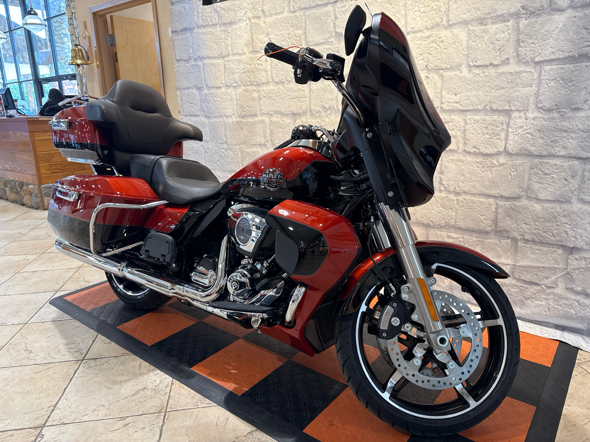 2025 Harley-Davidson Street Glide® Ultra in Houston, Texas - Photo 2