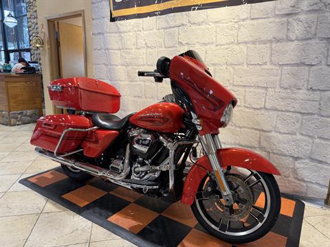 2017 Harley-Davidson Street Glide® Special in Houston, Texas - Photo 5