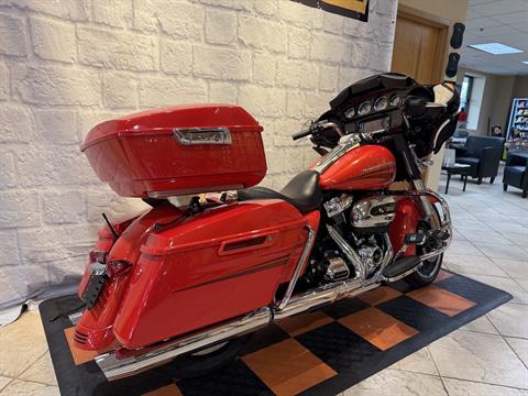 2017 Harley-Davidson Street Glide® Special in Houston, Texas - Photo 6