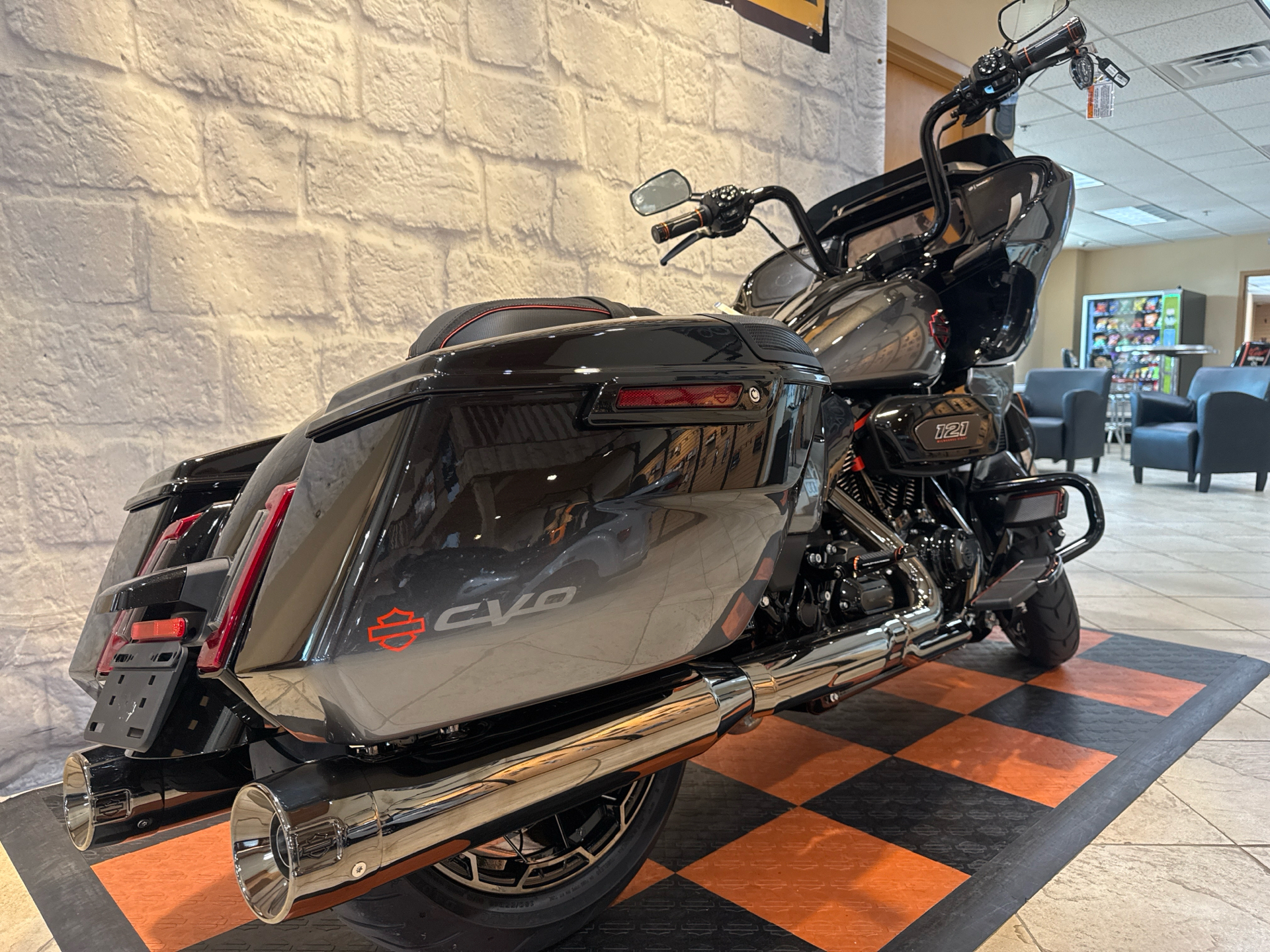 2025 Harley-Davidson CVO™ Road Glide® in Houston, Texas - Photo 3