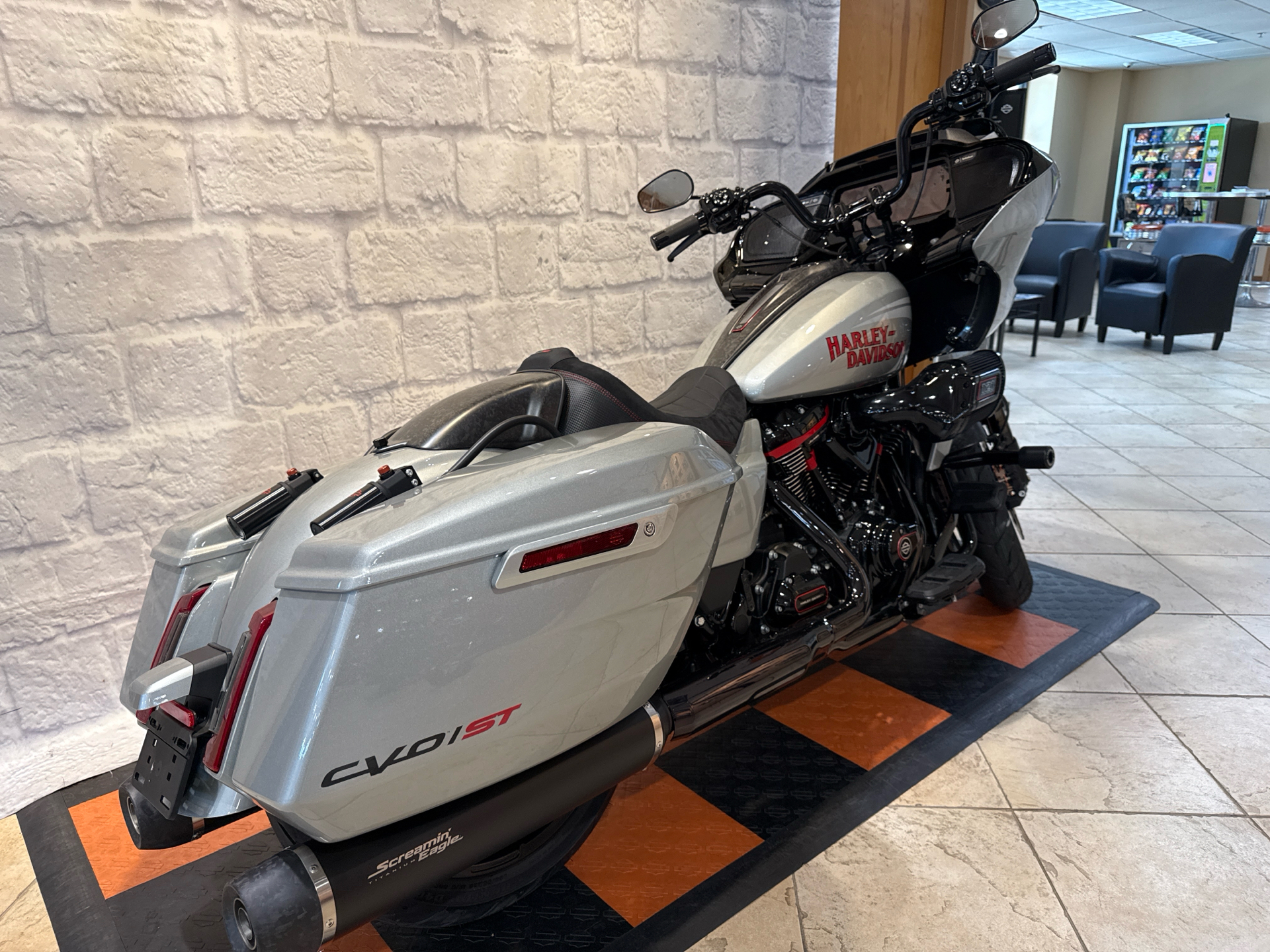 2025 Harley-Davidson CVO™ Road Glide® ST in Houston, Texas - Photo 3