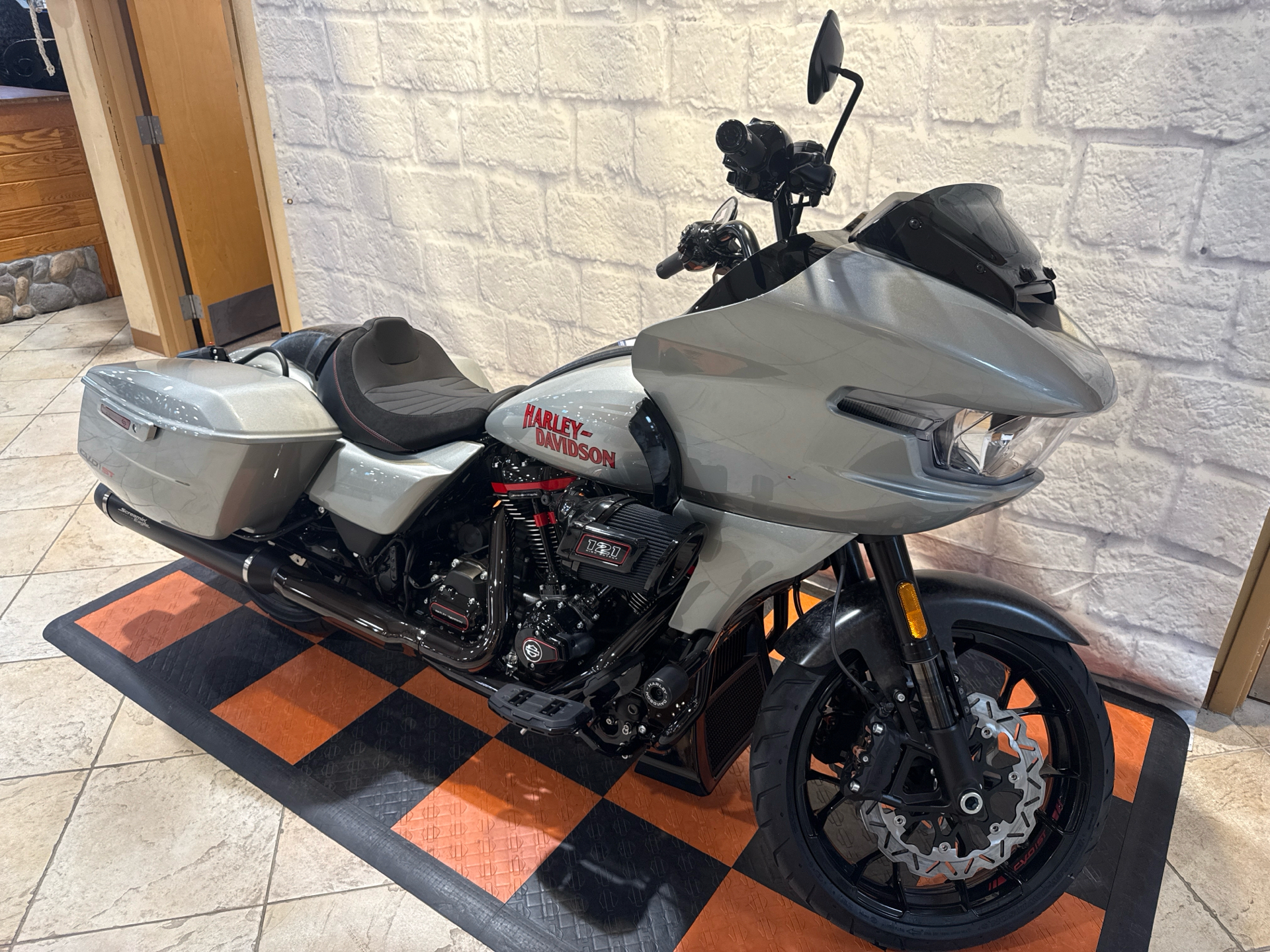 2025 Harley-Davidson CVO™ Road Glide® ST in Houston, Texas - Photo 2