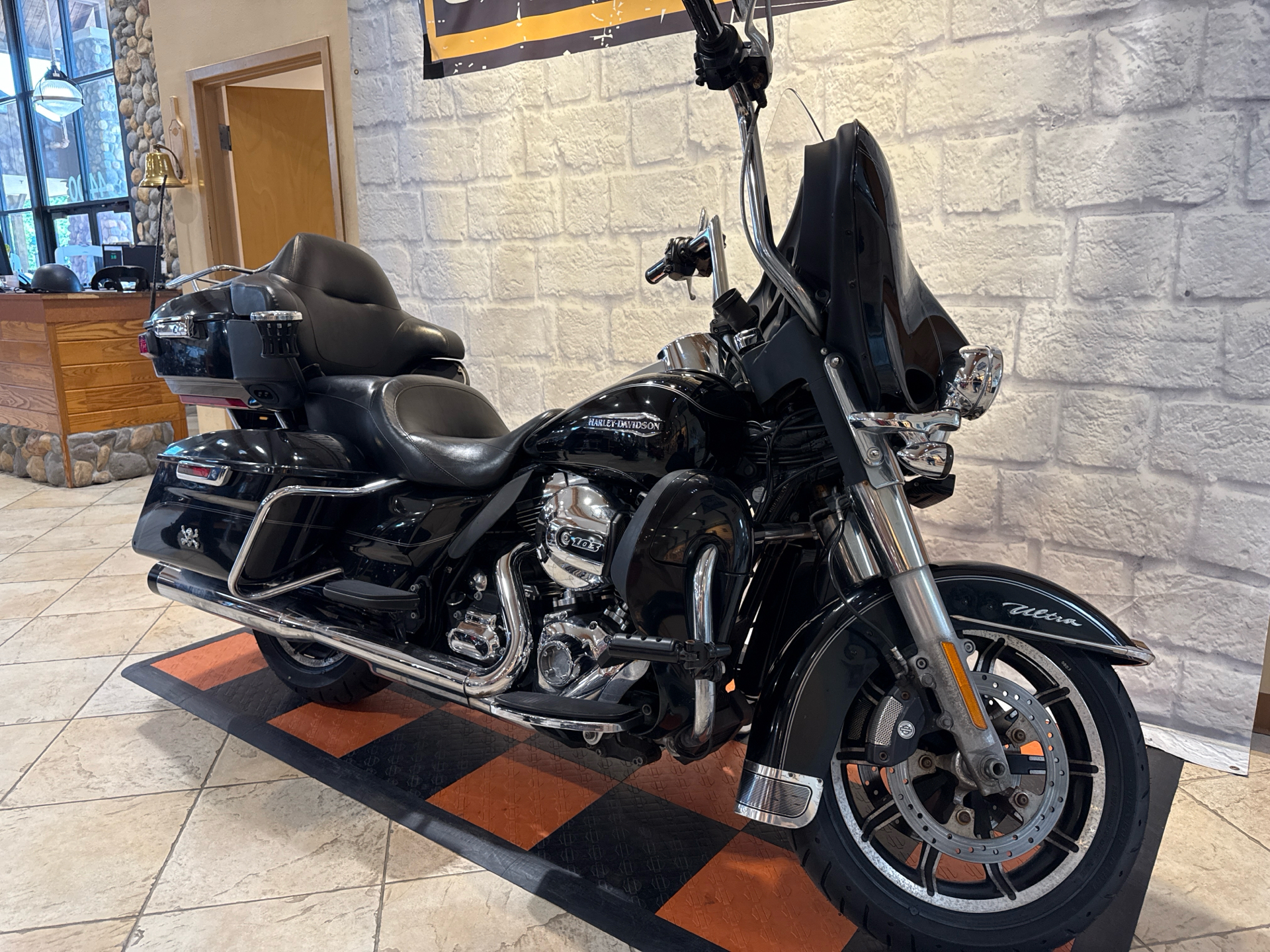 2014 Harley-Davidson Electra Glide® Ultra Classic® in Houston, Texas - Photo 2