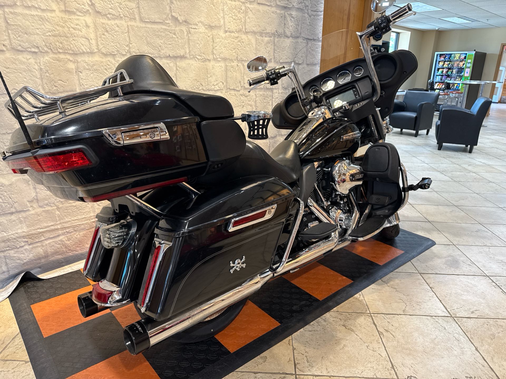2014 Harley-Davidson Electra Glide® Ultra Classic® in Houston, Texas - Photo 4