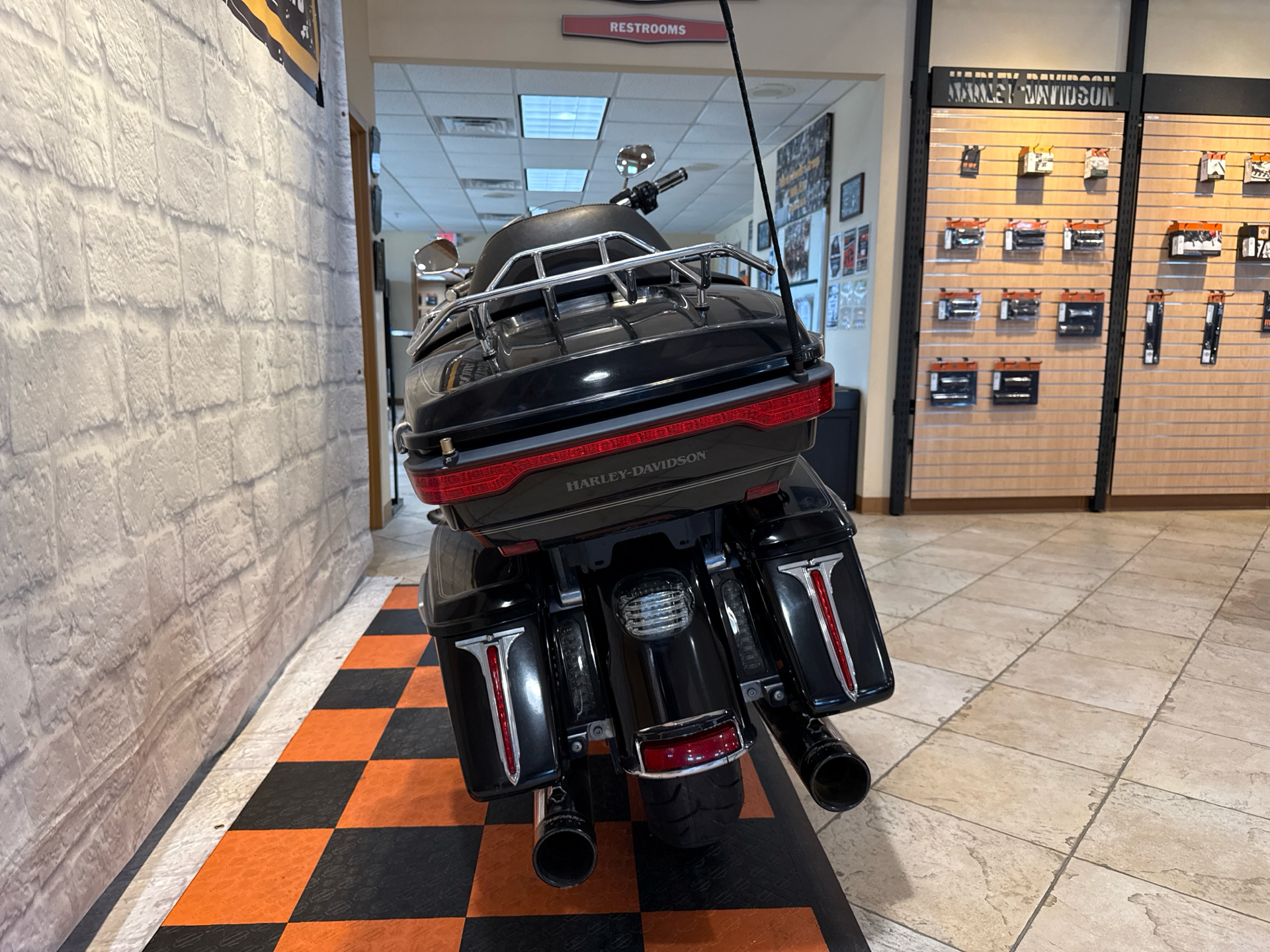 2014 Harley-Davidson Electra Glide® Ultra Classic® in Houston, Texas - Photo 5